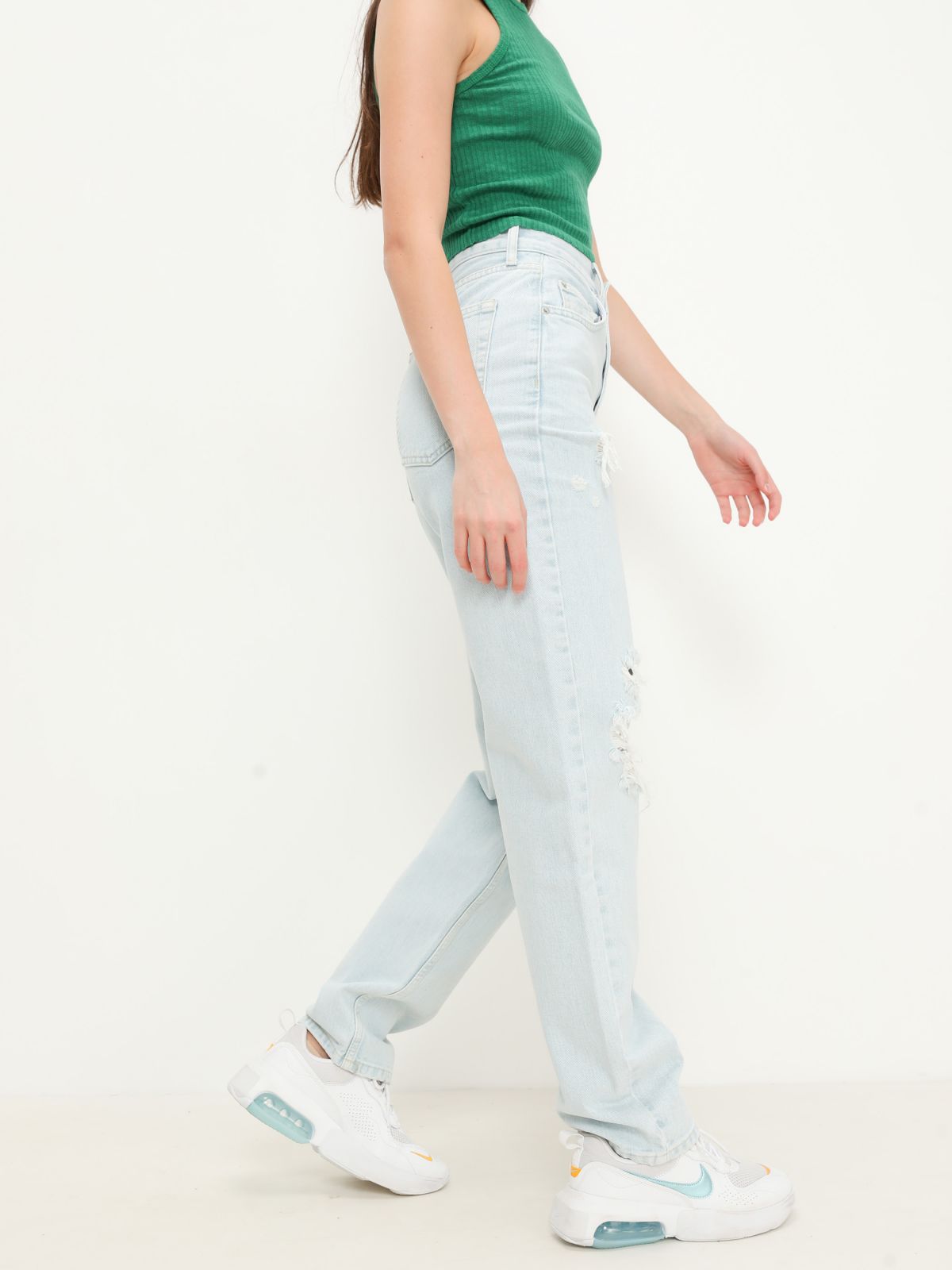  ג'ינס בשילוב קרעים של URBAN OUTFITTERS