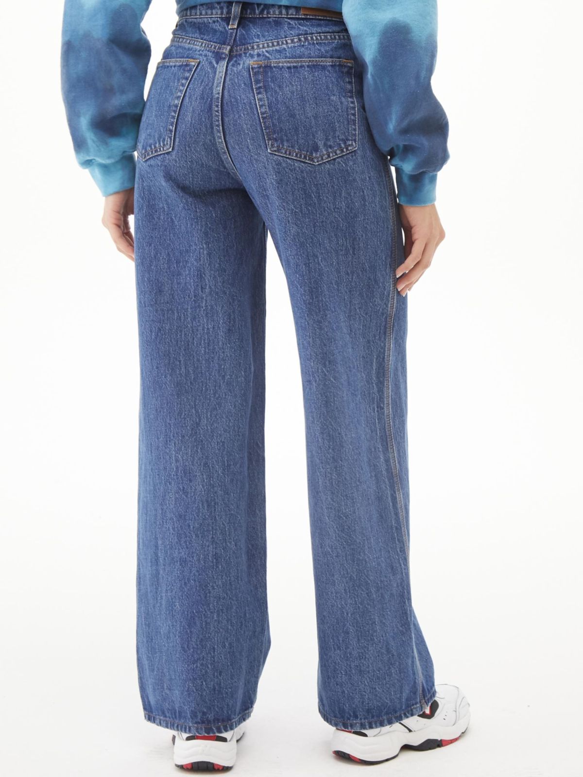  ג'ינס בגזרה רחבה של URBAN OUTFITTERS