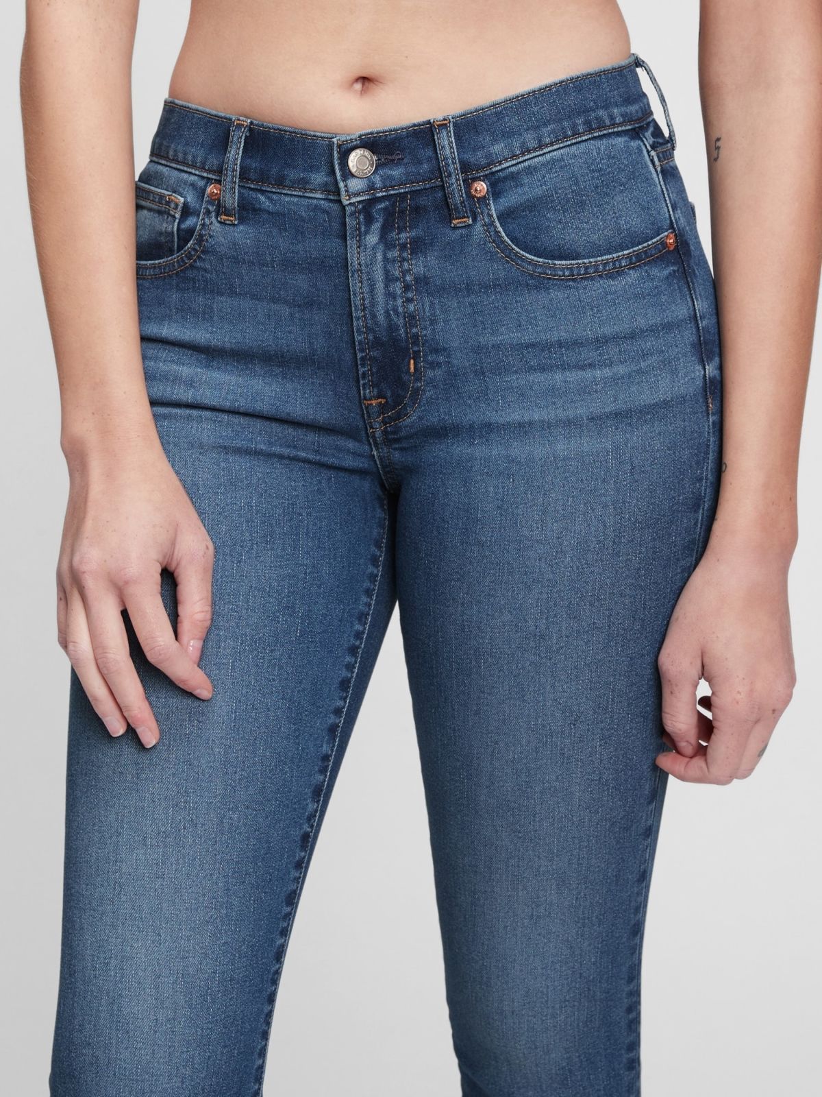  ג'ינס ווש בגזרת סקיני של GAP