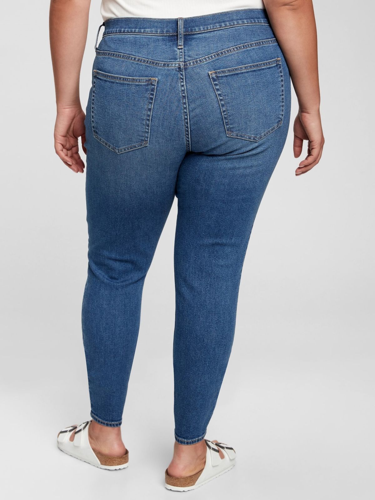 ג'ינס ווש בגזרת סקיני של GAP