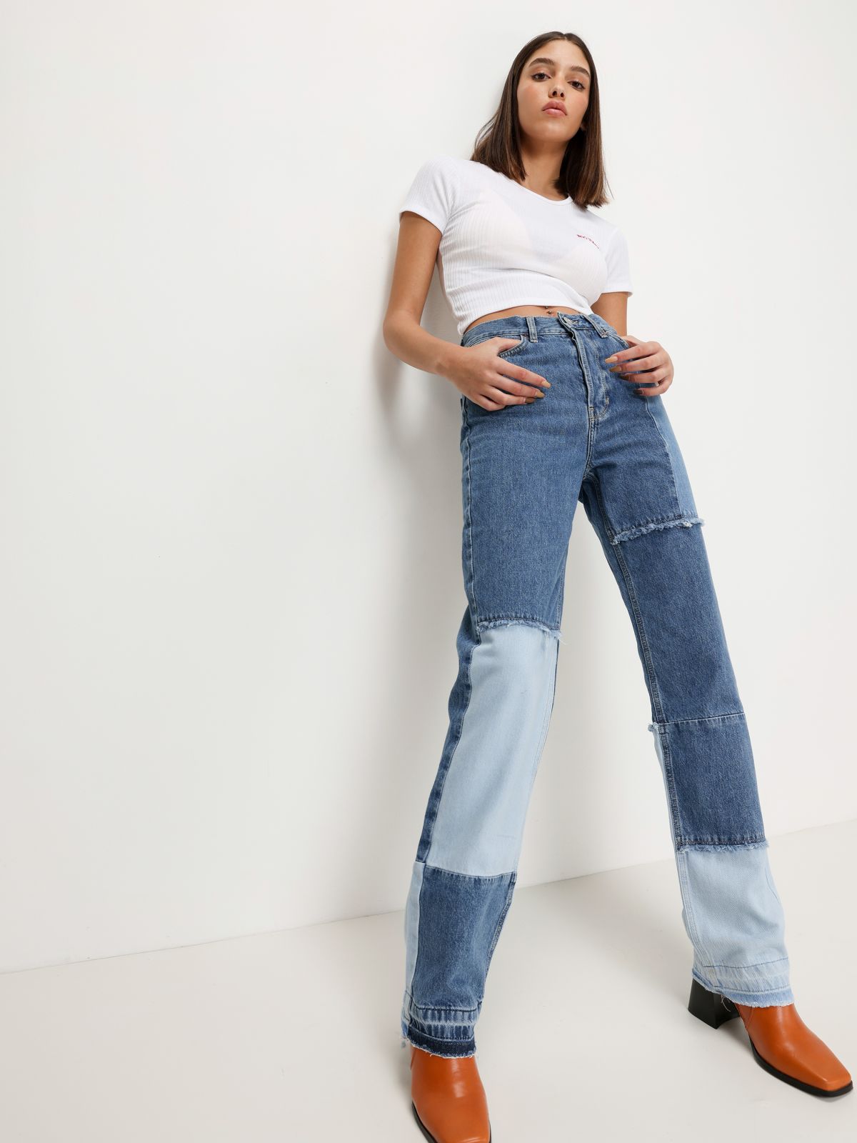  ג'ינס ארוך בשילוב פאצ'ים של URBAN OUTFITTERS