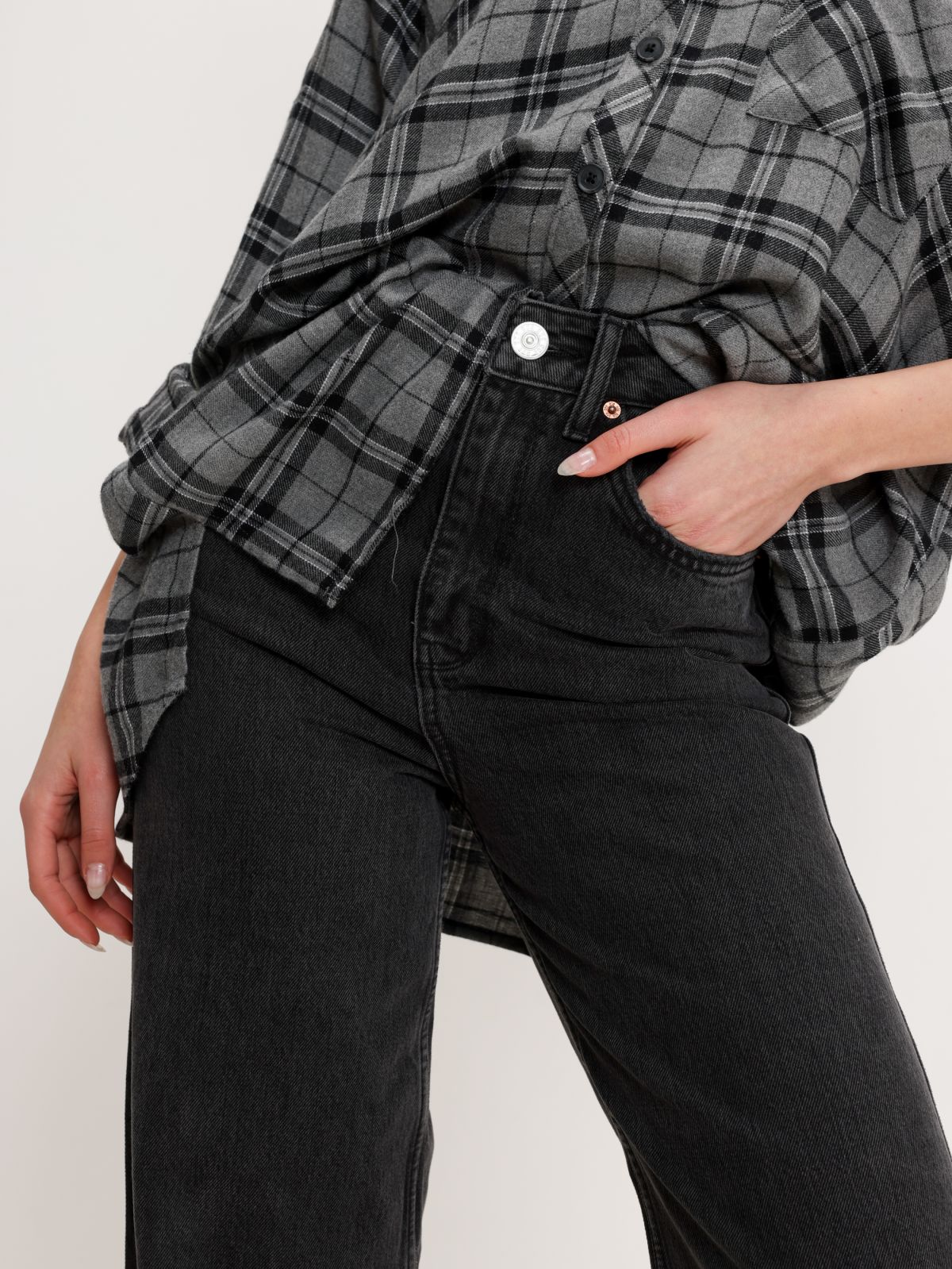  ג'ינס ווש ארוך של URBAN OUTFITTERS