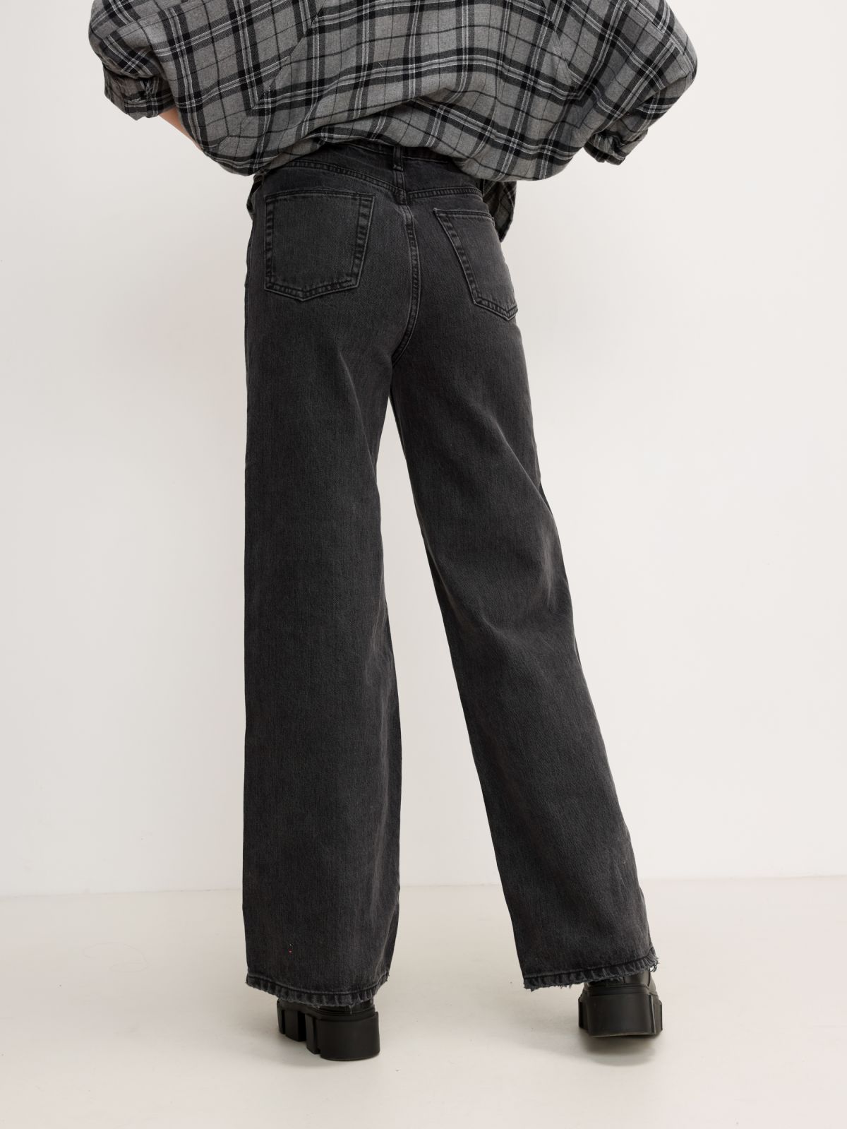  ג'ינס ווש ארוך של URBAN OUTFITTERS