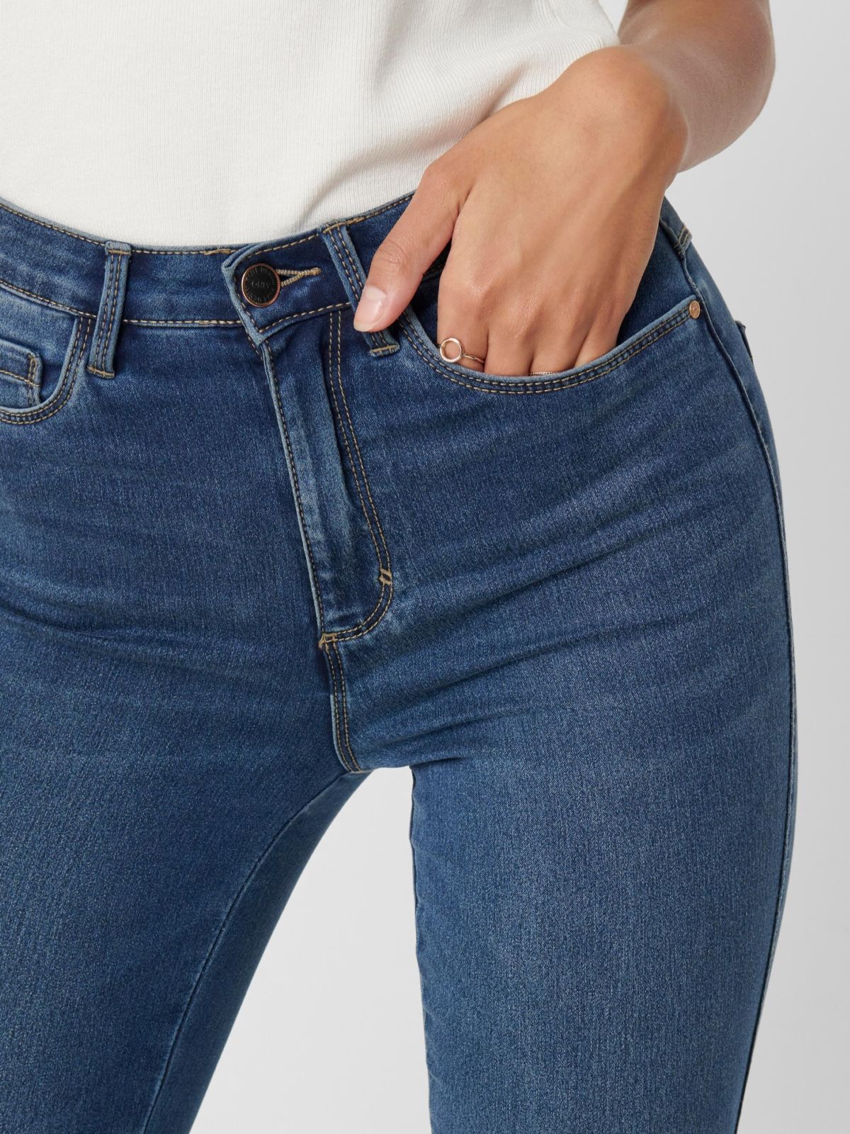  ג'ינס ארוך בגזרת סקיני של ONLY