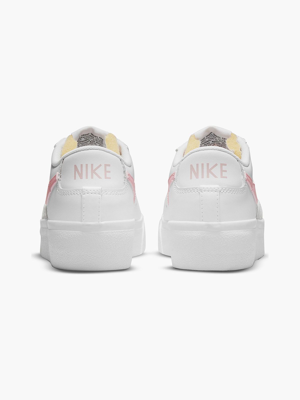  נעלי סניקרס Nike Blazer Low Platform / נשים של NIKE