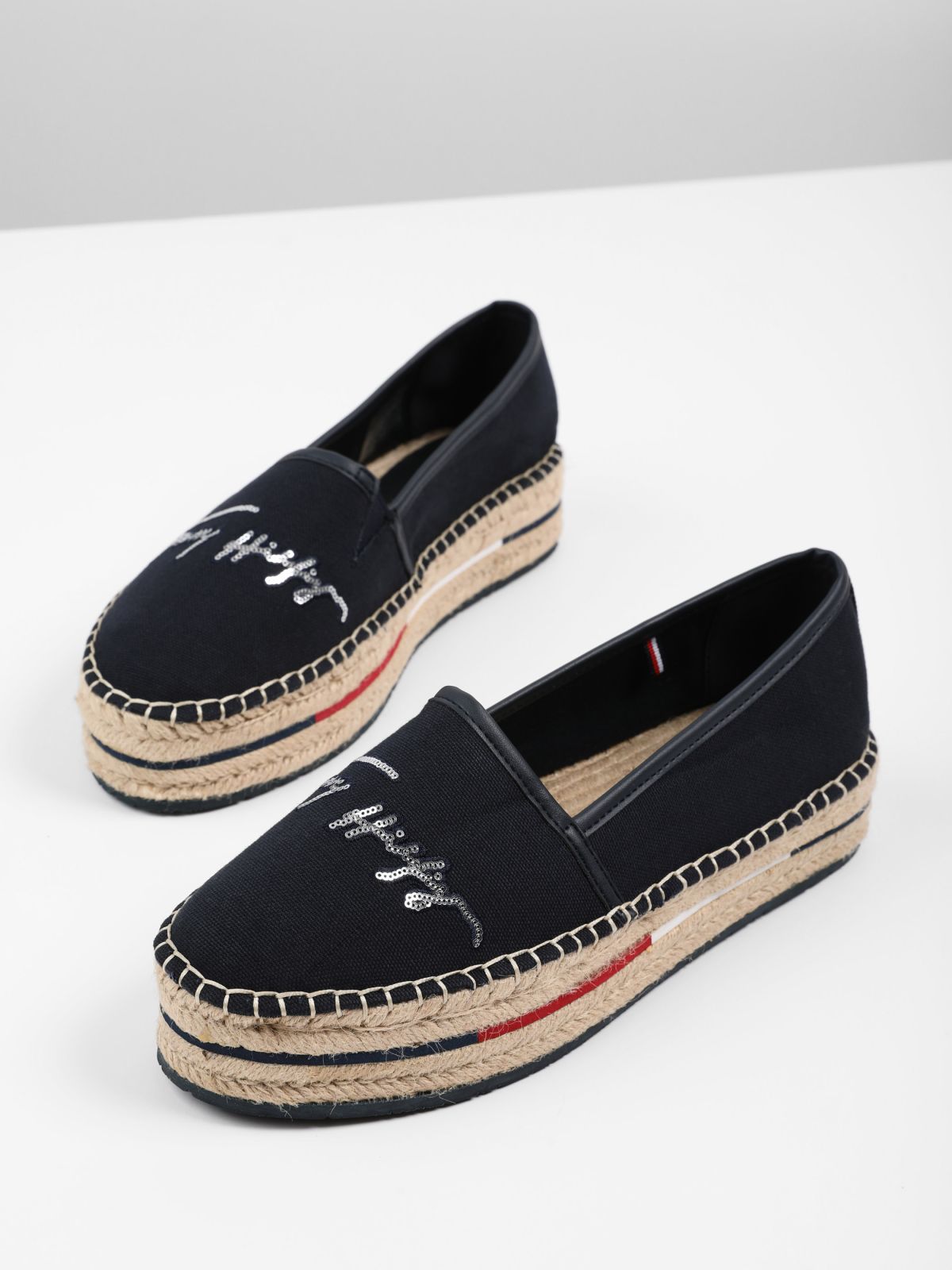  נעלי אספדריל עם לוגו פאייטים / נשים של TOMMY HILFIGER