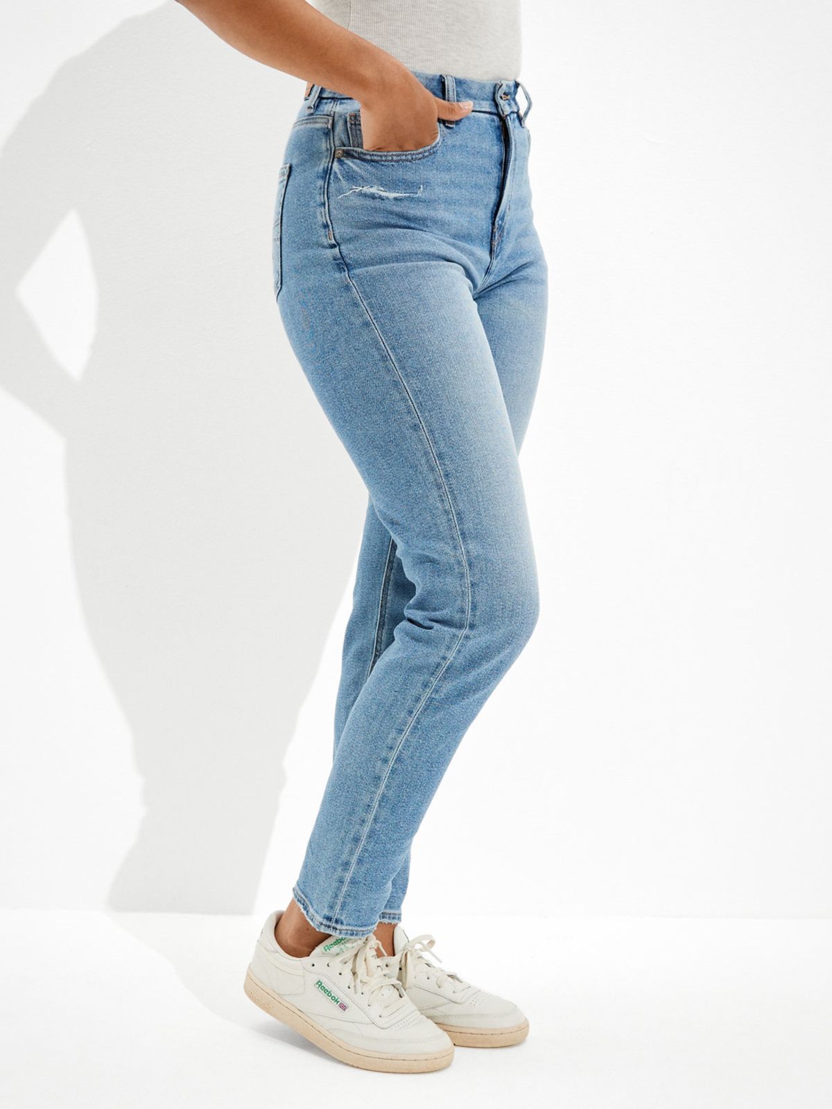  ג'ינס ארוך בגזרת MOM של AMERICAN EAGLE