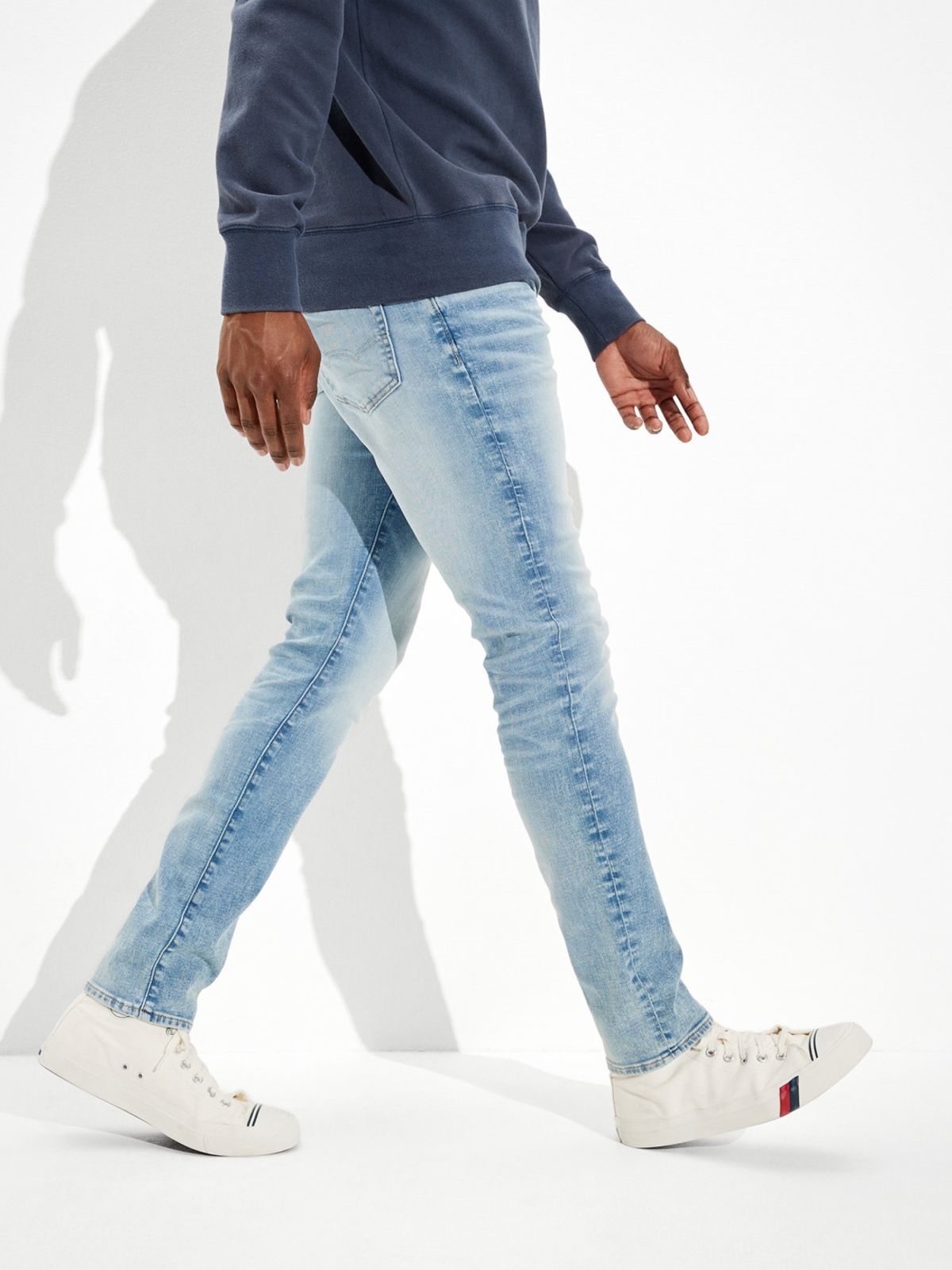  ג'ינס בגזרת Skinny של AMERICAN EAGLE