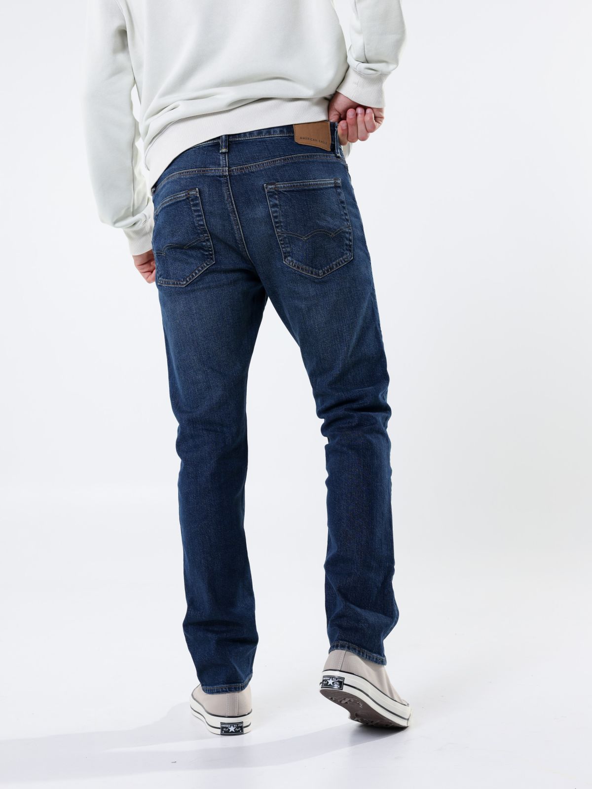  ג'ינס ארוך בגזרה ישרה של AMERICAN EAGLE
