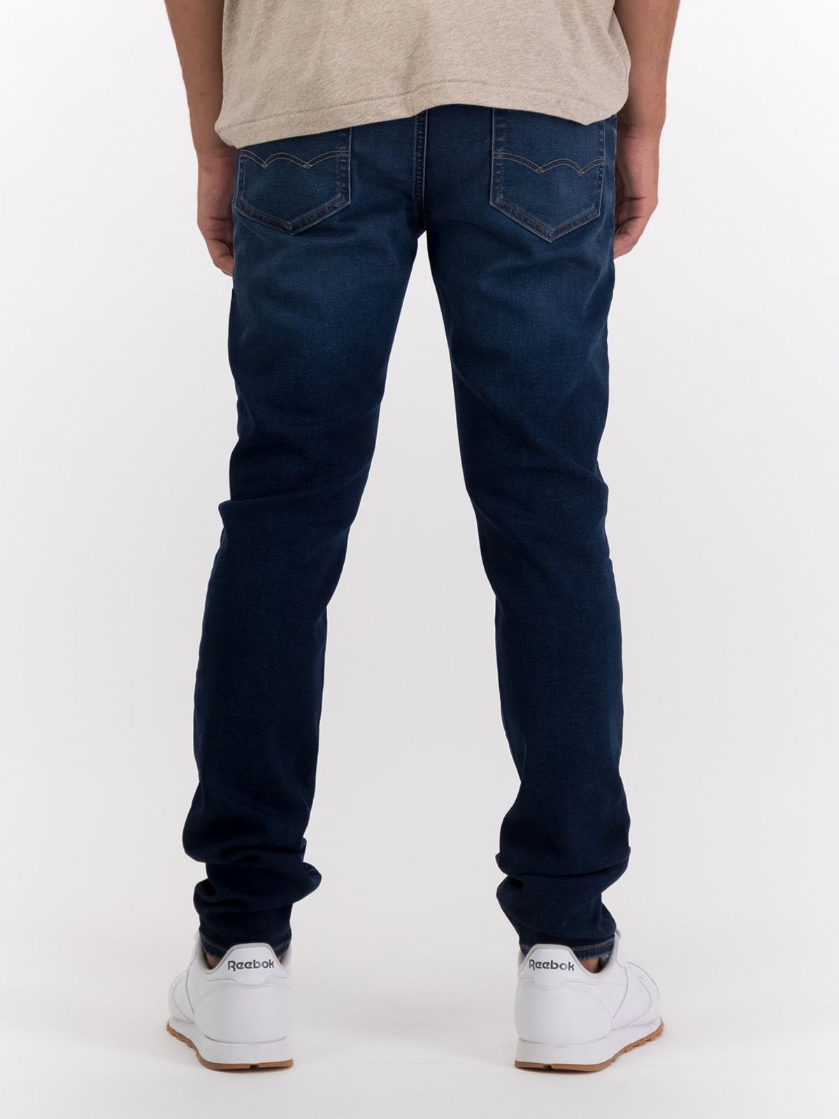  ג'ינס  ווש בגזרת Skinny של AMERICAN EAGLE