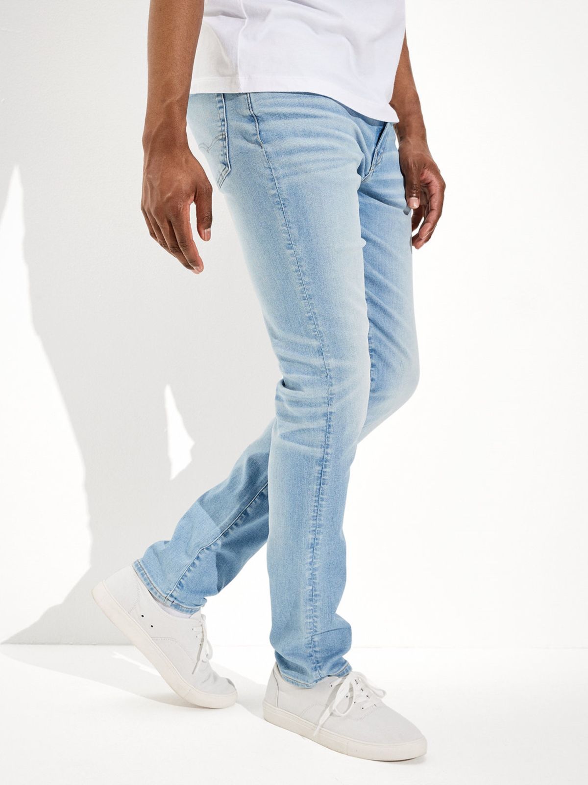  ג'ינס ווש בגזרת Slim של AMERICAN EAGLE