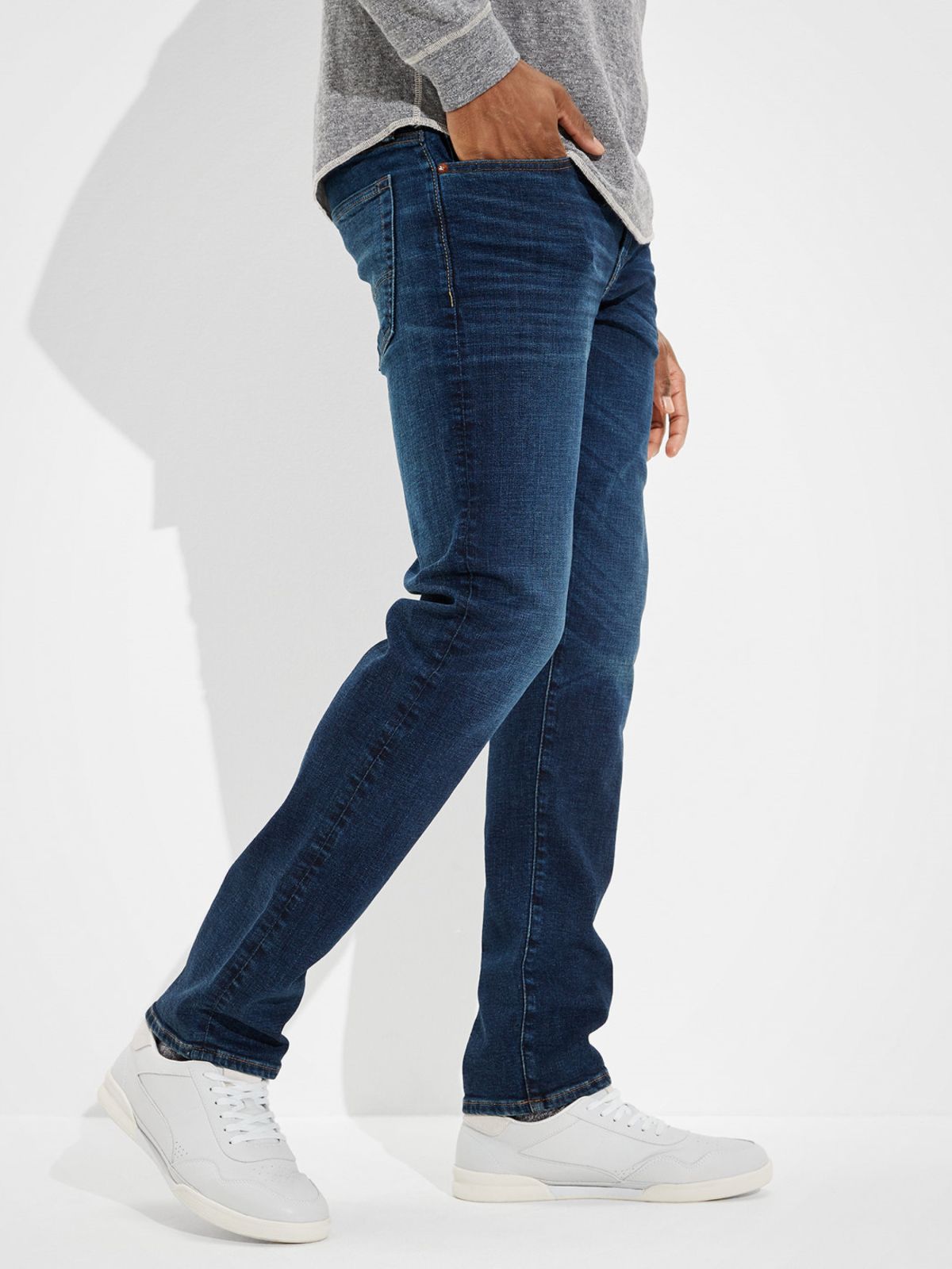  ג'ינס ארוך בגזרת Slim Straight של AMERICAN EAGLE