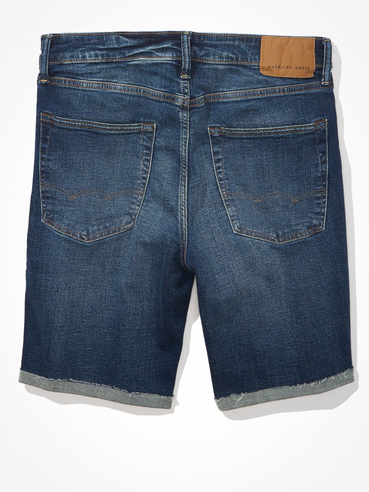  ג'ינס קצר בשטיפה כהה בגזרת Athletic / גברים  של AMERICAN EAGLE