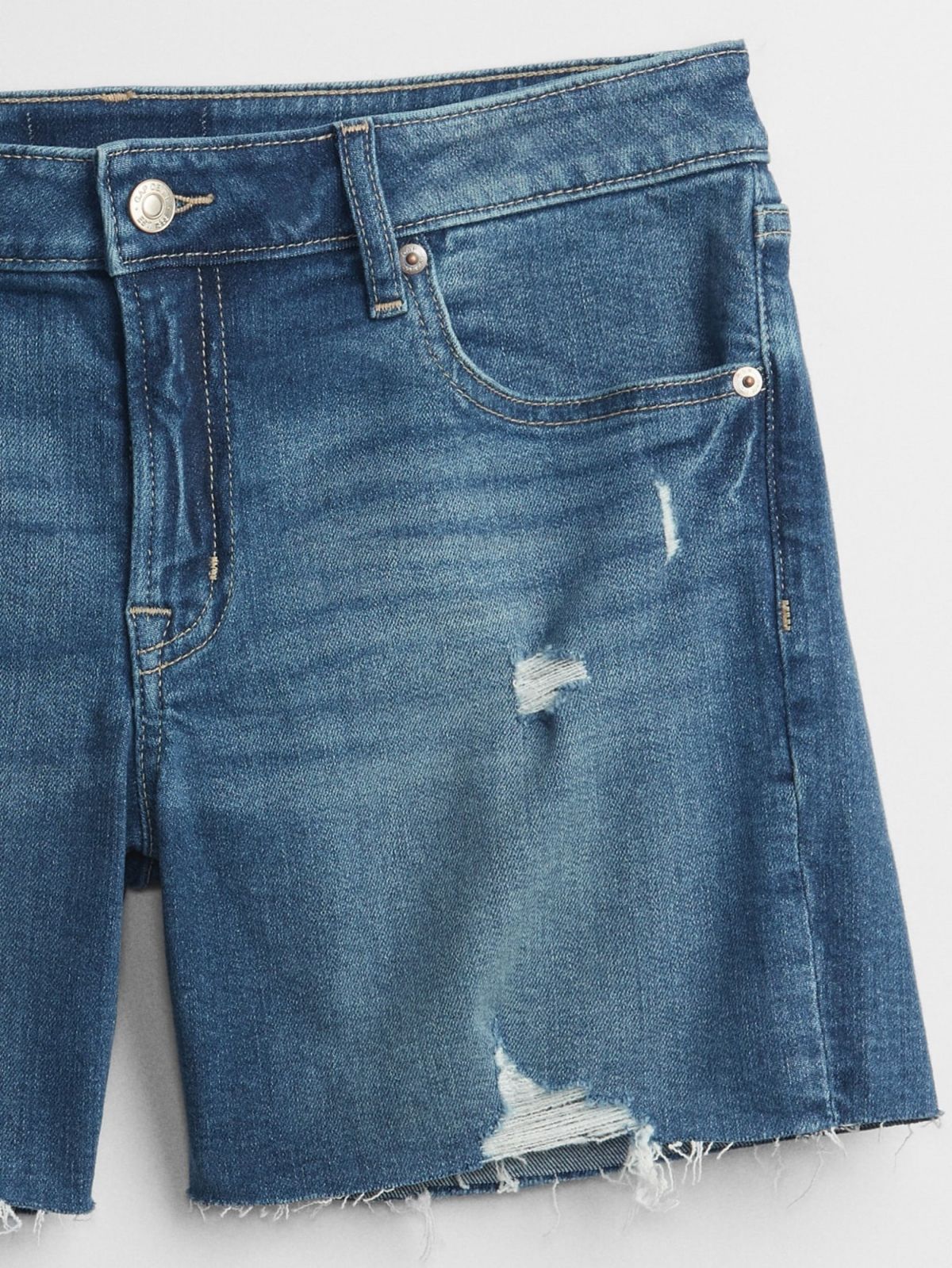  ג'ינס קצר עם קרעים של GAP