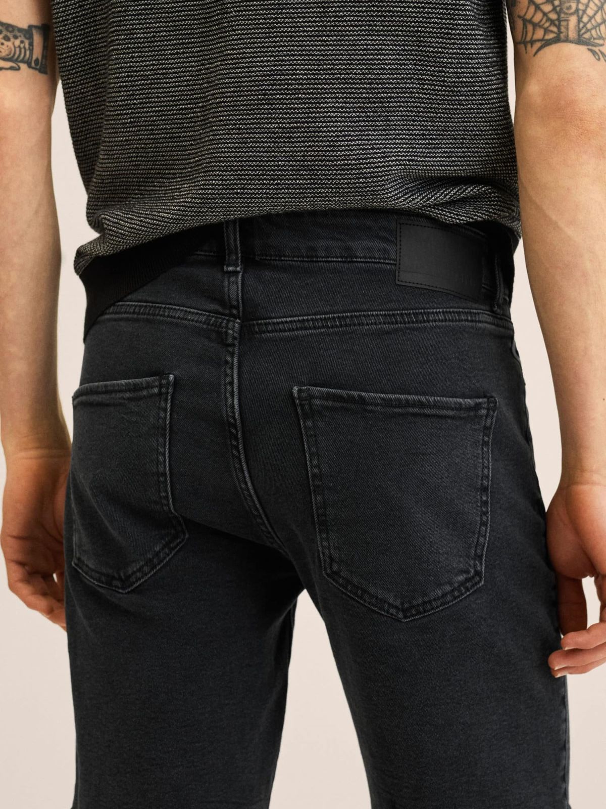  ג'ינס בגזרת ברמודה של MANGO