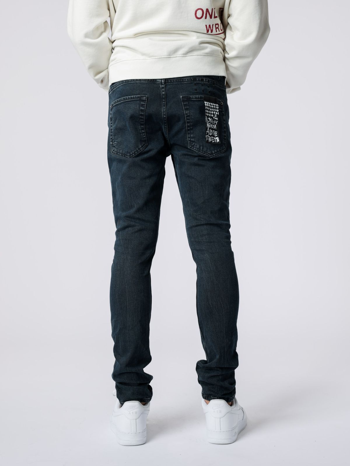  ג'ינס Slim ארוך עם פאץ' לוגו של KSUBI