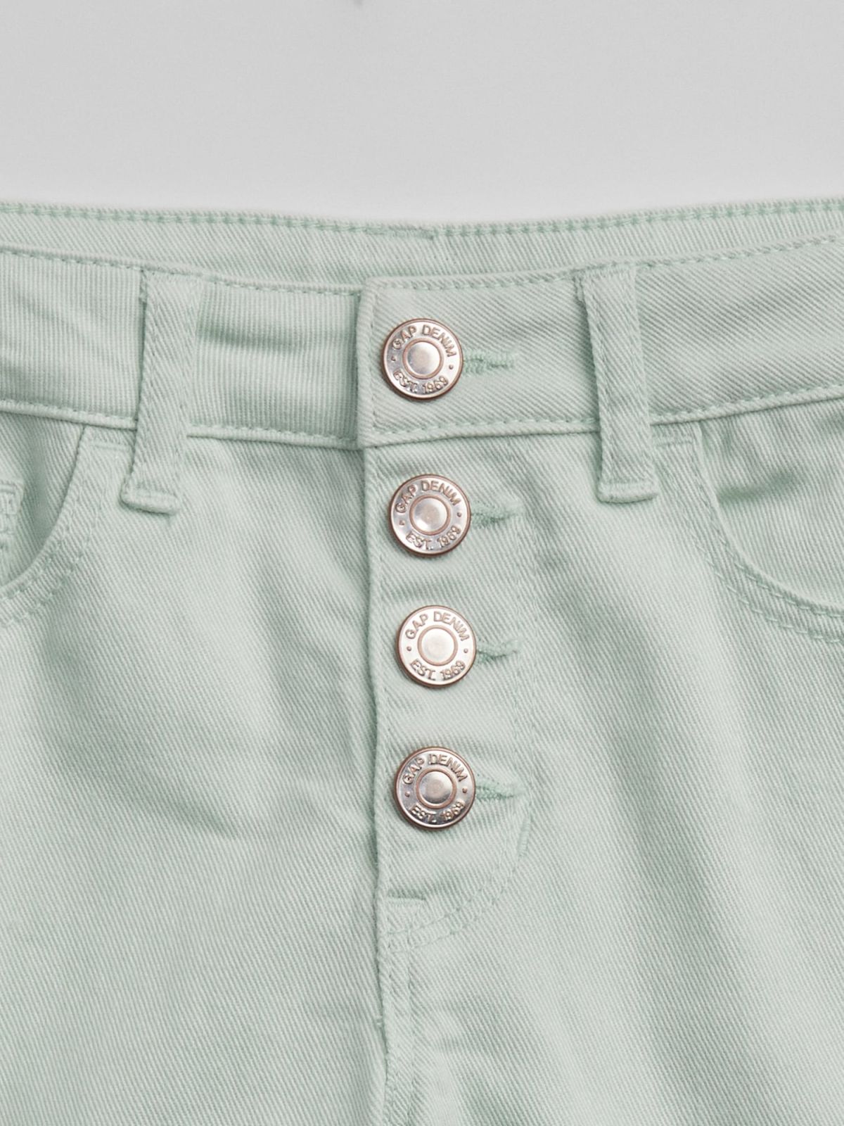  מכנסי ג'ינס קצרים עם סיומת גזורה / בנות של GAP