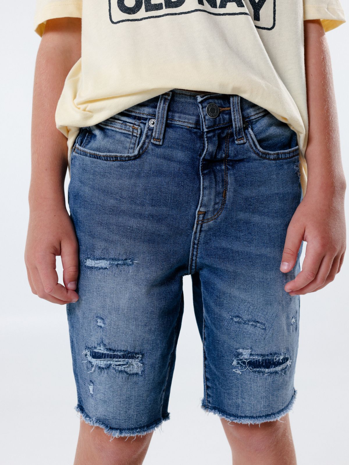  מכנסי ג'ינס ברמודה עם קרעים של OLD NAVY
