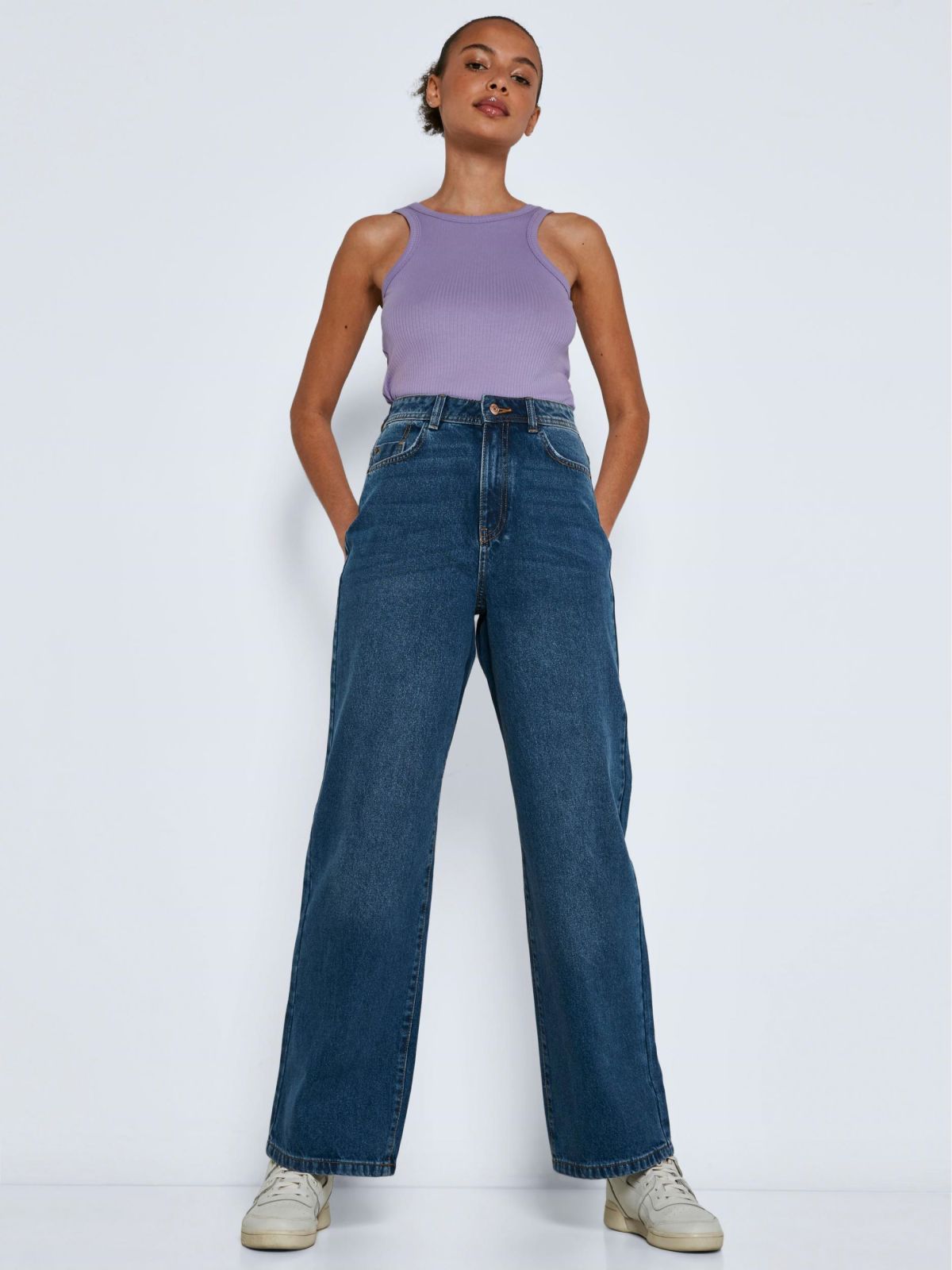  ג'ינס ארוך בגזרה רחבה של NOISY MAY