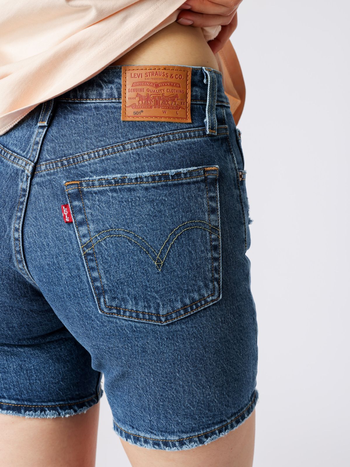  ג'ינס קצר 501 Mid-Thigh Short של LEVIS