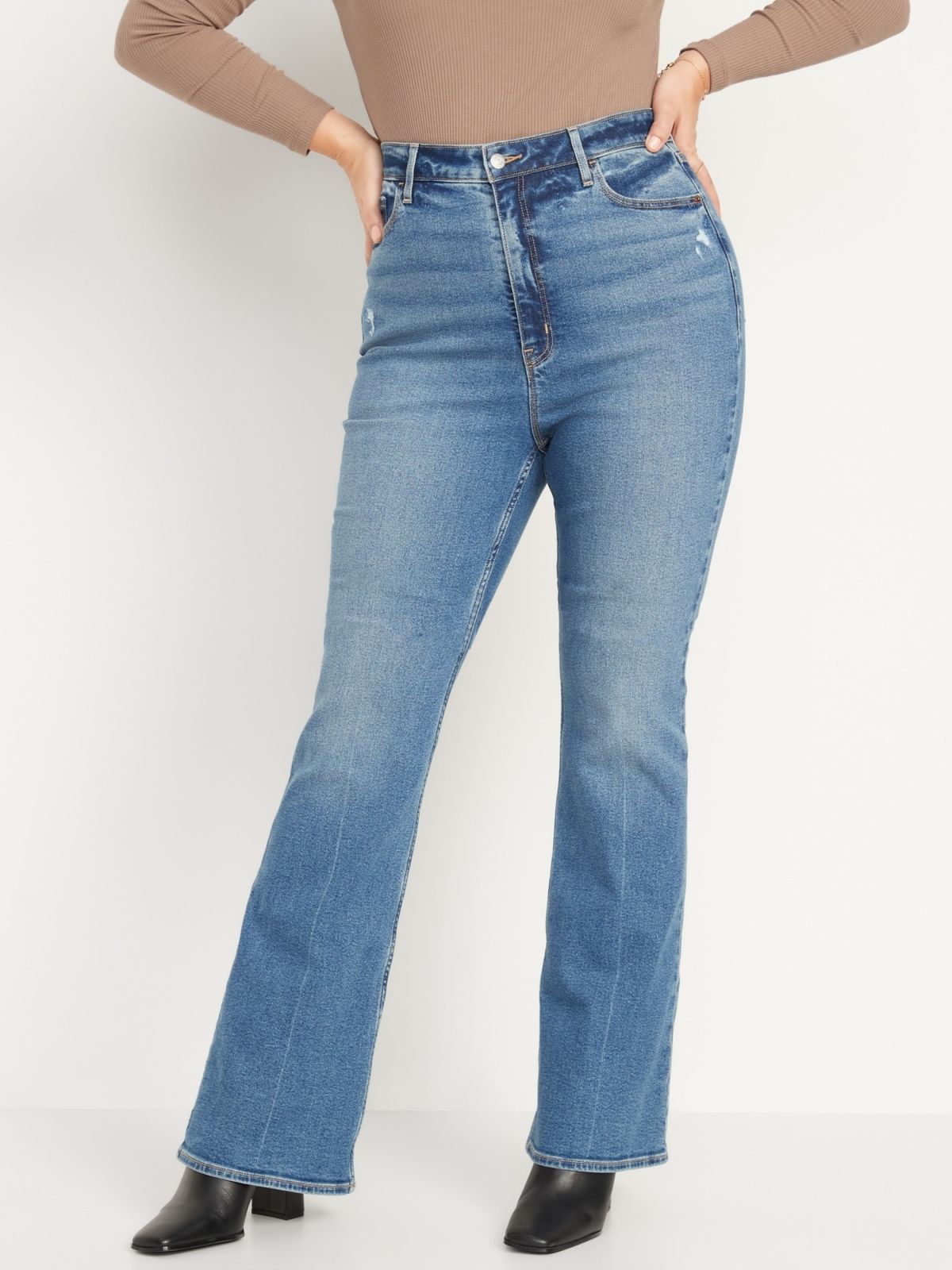  ג'ינס בגזרה מתרחבת של OLD NAVY