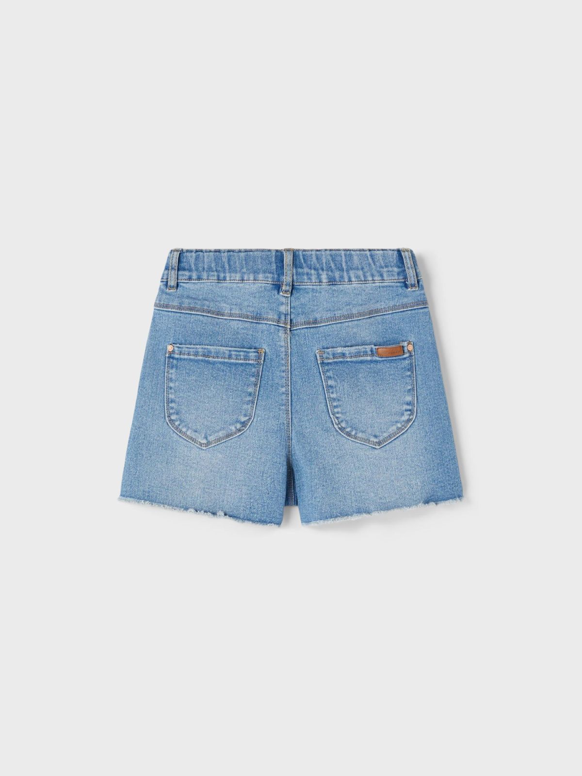  מכנסי ג'ינס קצרים עם סיומת פרומה / בנות של NAME IT
