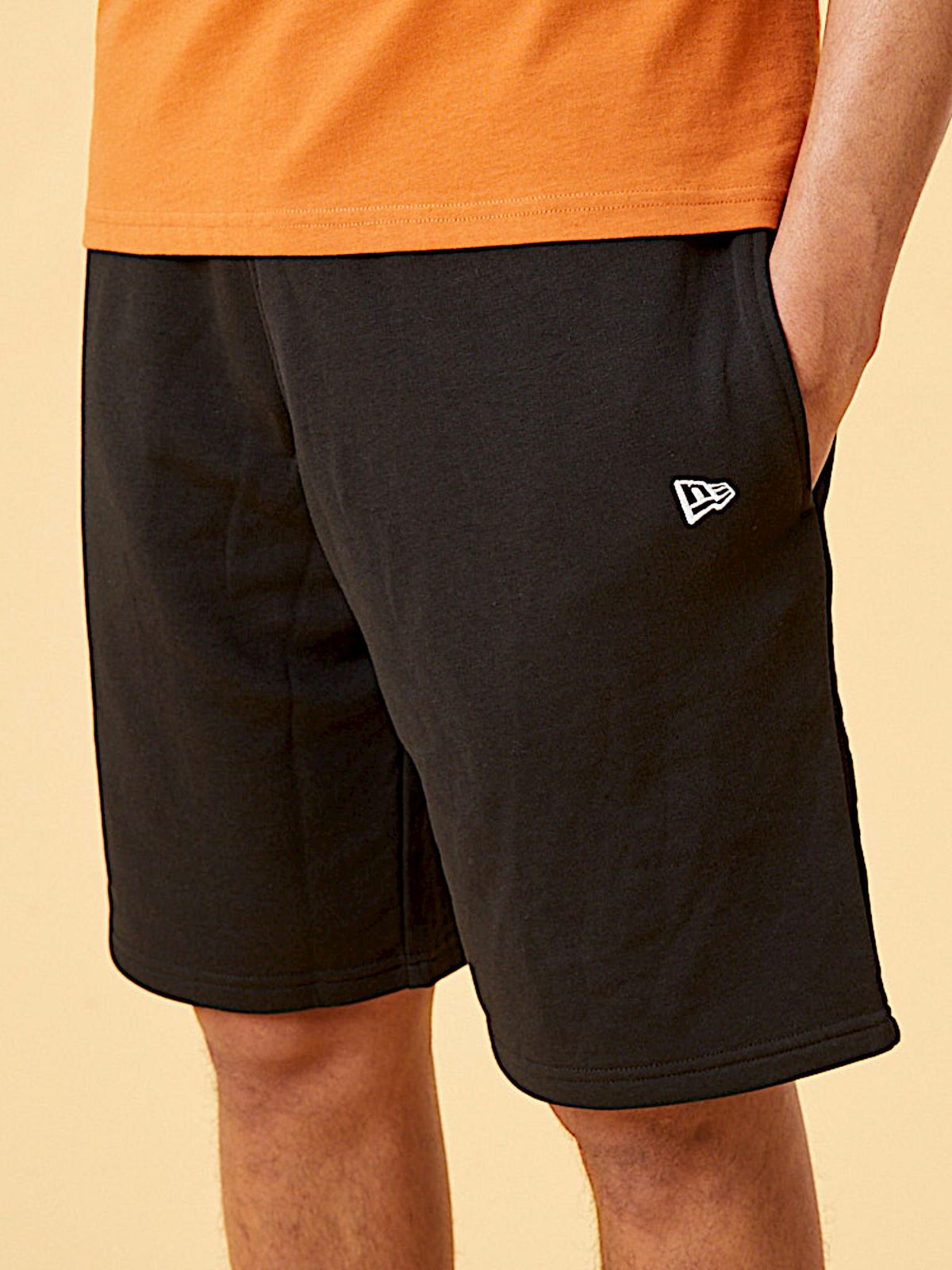  מכנסי טרנינג קצרים עם לוגו של NEW ERA