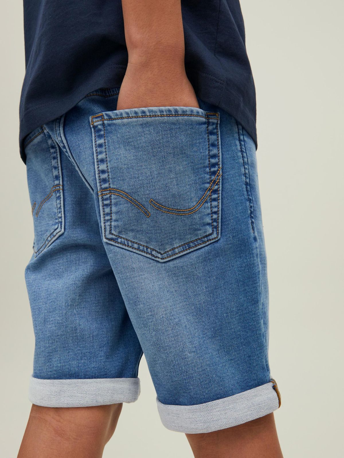  מכנסי ג'ינס קצרים / TEEN של JACK AND JONES