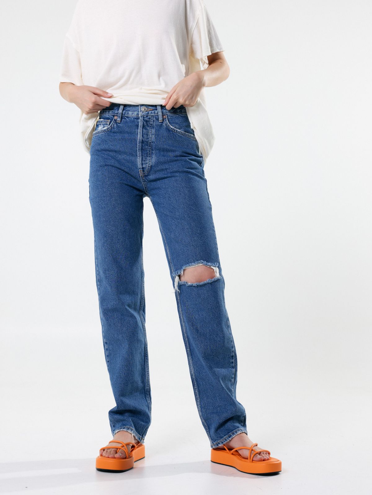  ג'ינס ארוך עם קרע בברך של FREE PEOPLE