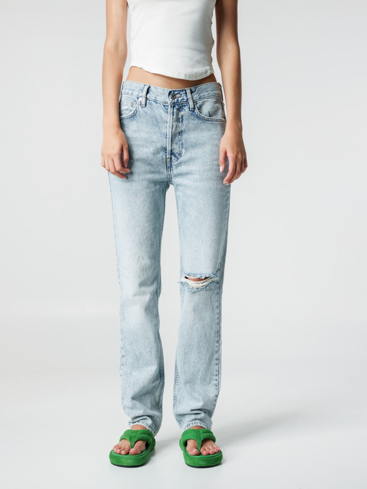  ג'ינס ווש עם קרעים של FREE PEOPLE