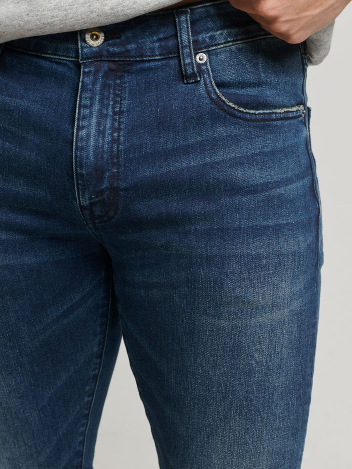  ג'ינס ווש בגזרת Slim של SUPERDRY