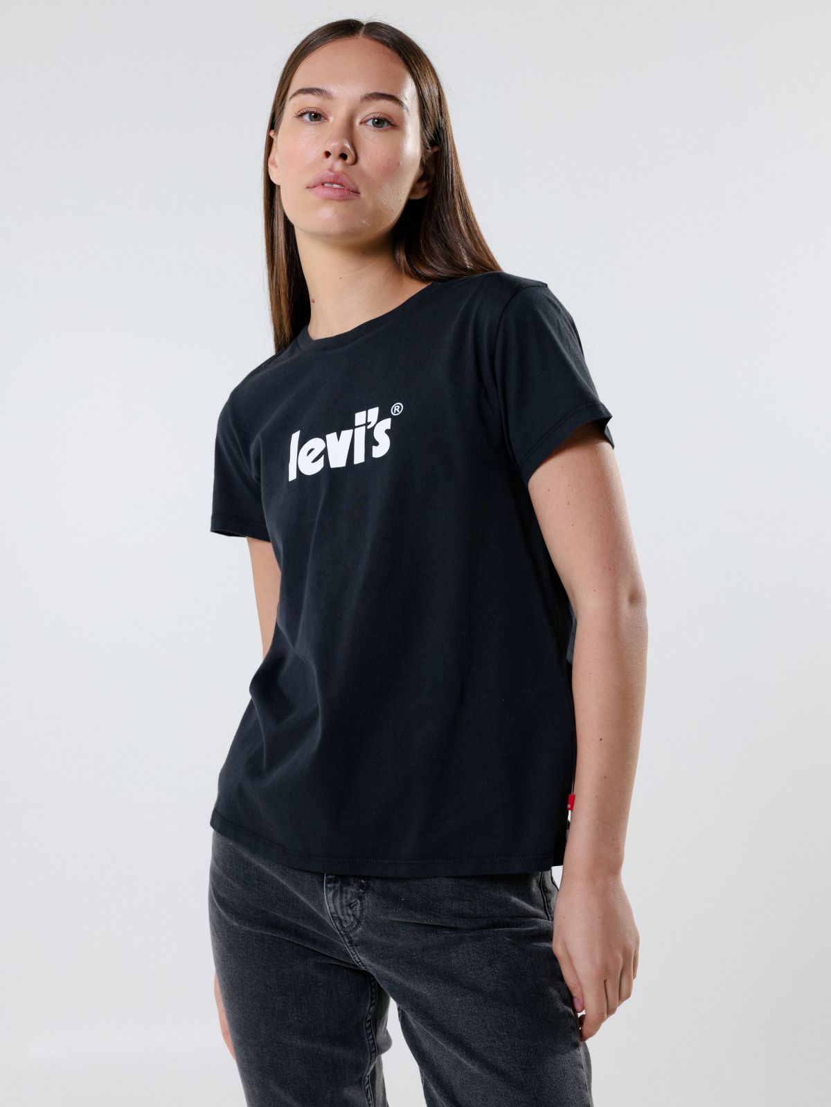  טי שירט עם הדפס לוגו של LEVIS