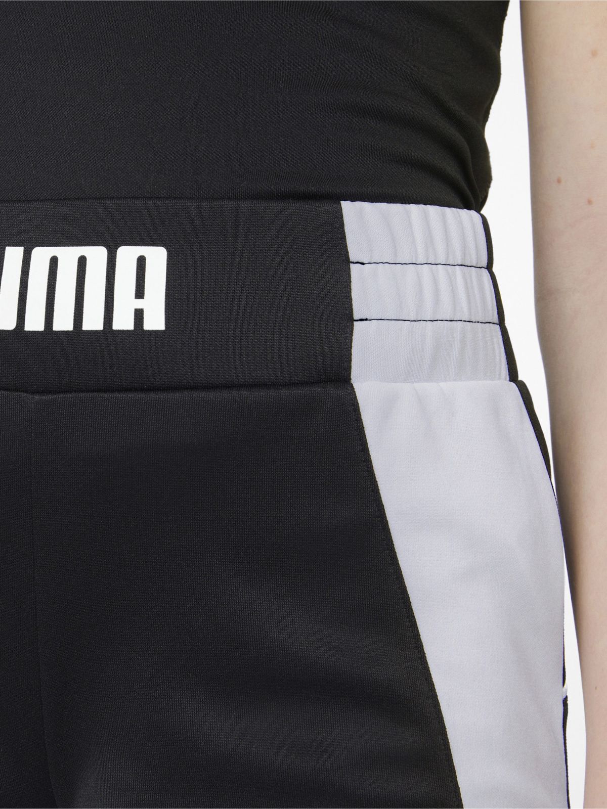  מכנסי ספורט קצרים בשילוב צבעים של PUMA