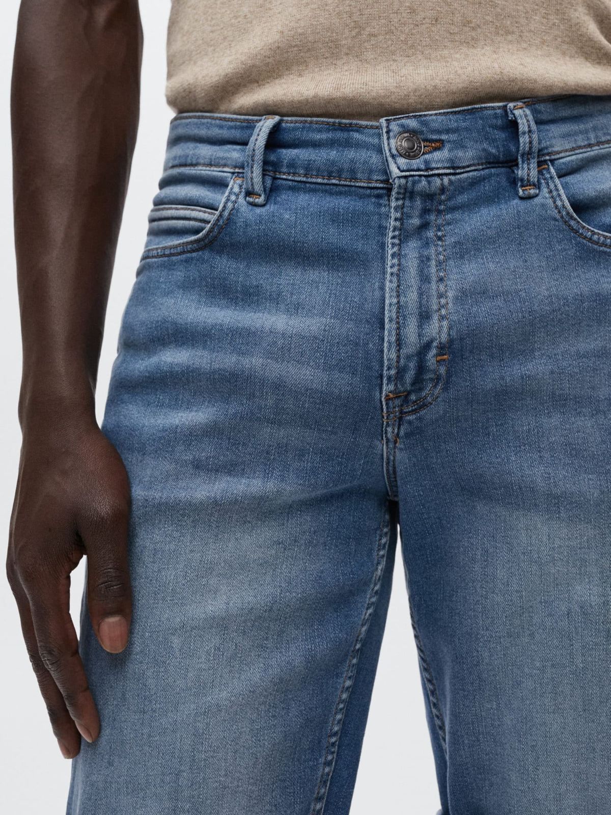 ג'ינס קצר של MANGO