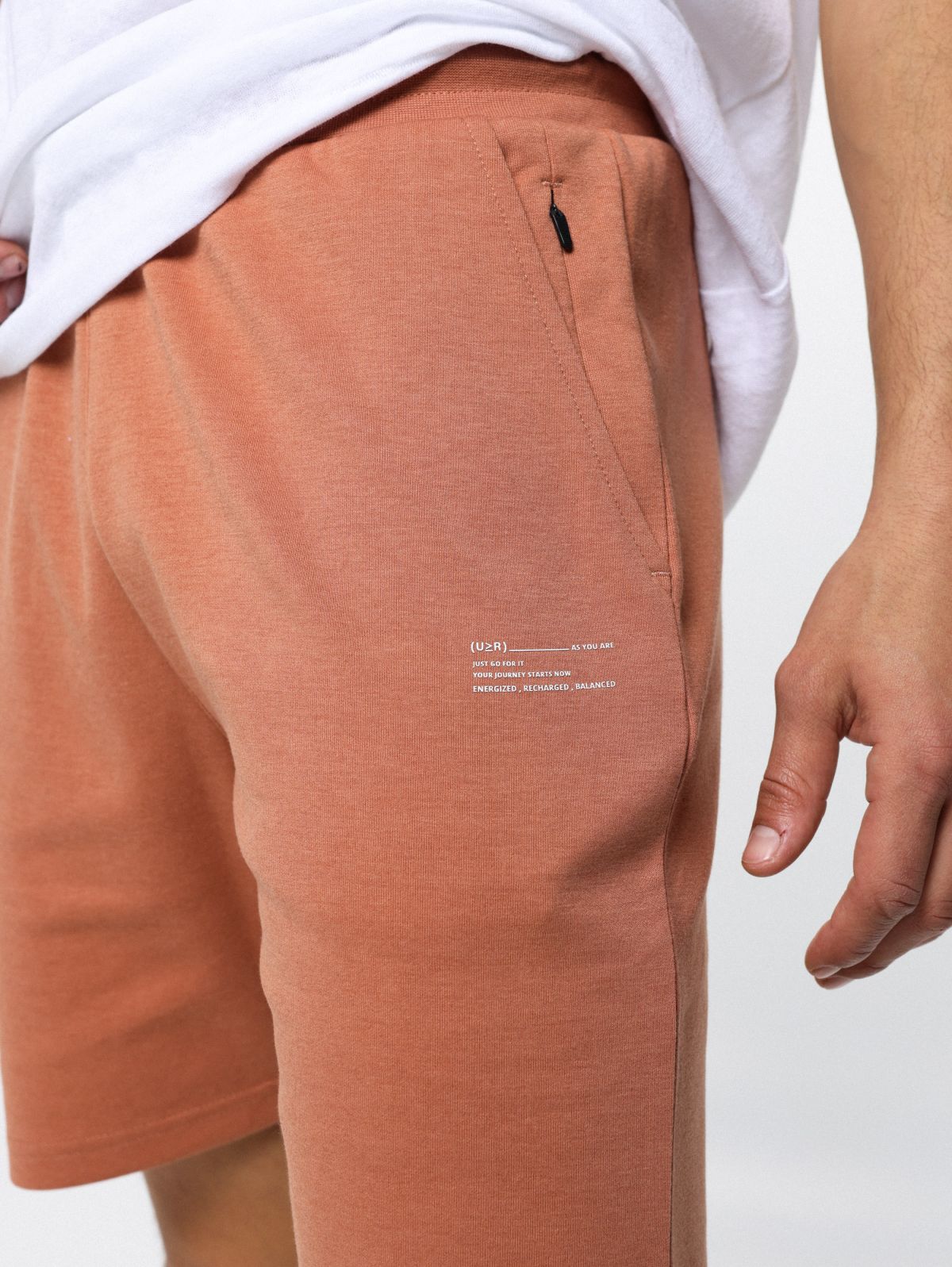  מכנסי טרנינג קצרים עם הדפס כיתוב של FOX