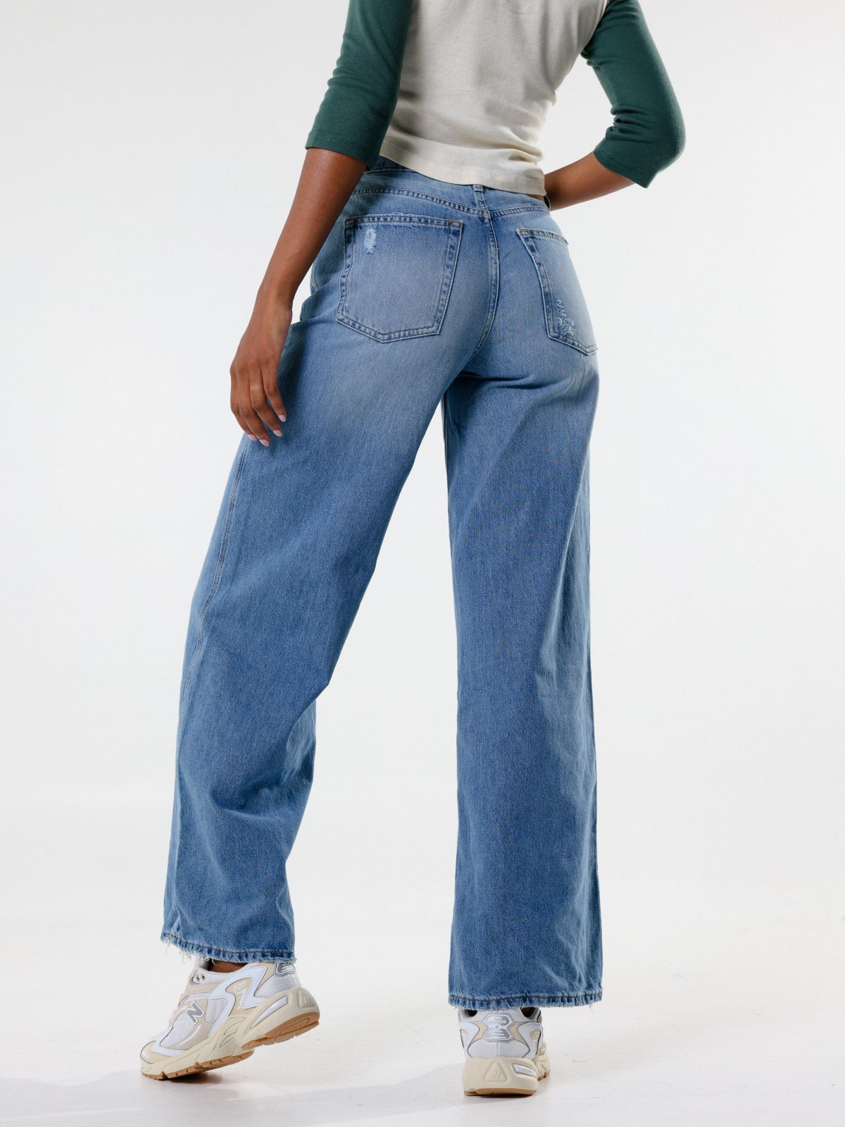  ג'ינס בגזרה מתרחבת של URBAN OUTFITTERS