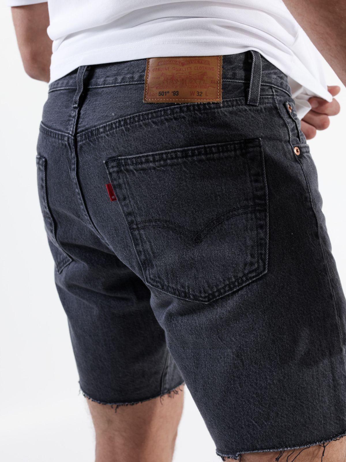  ג'ינס קצר 501 עם סיומת גזורה של LEVIS