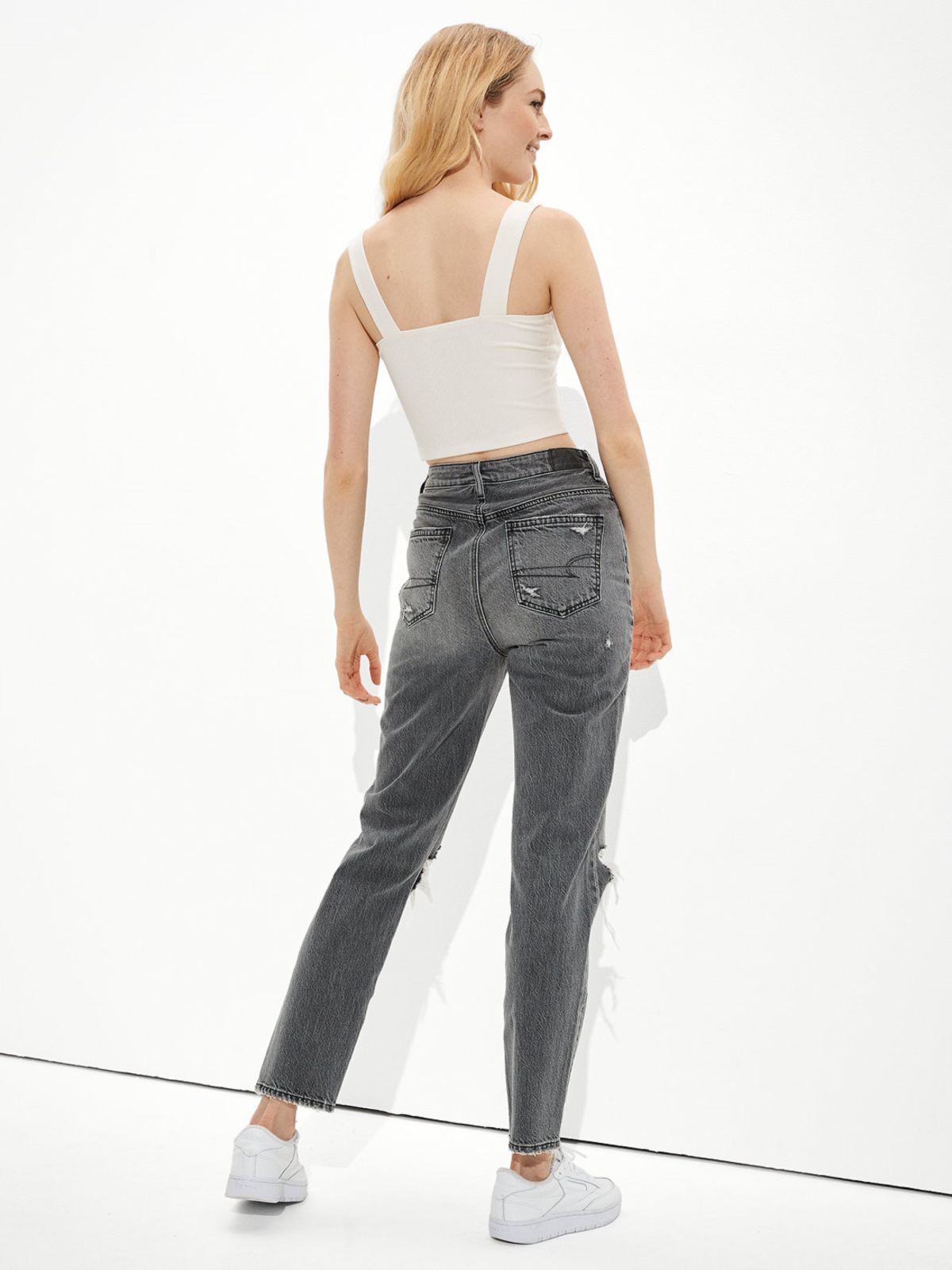 ג'ינס MOM בגזרה גבוהה עם קרעים של AMERICAN EAGLE