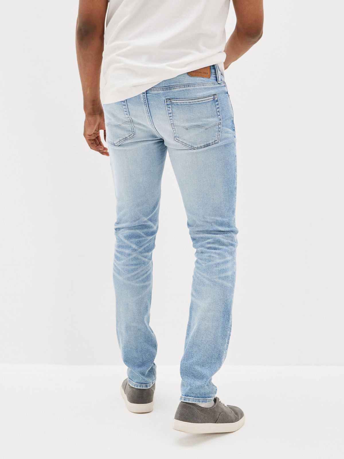  ג'ינס ווש בגזרת Slim של AMERICAN EAGLE