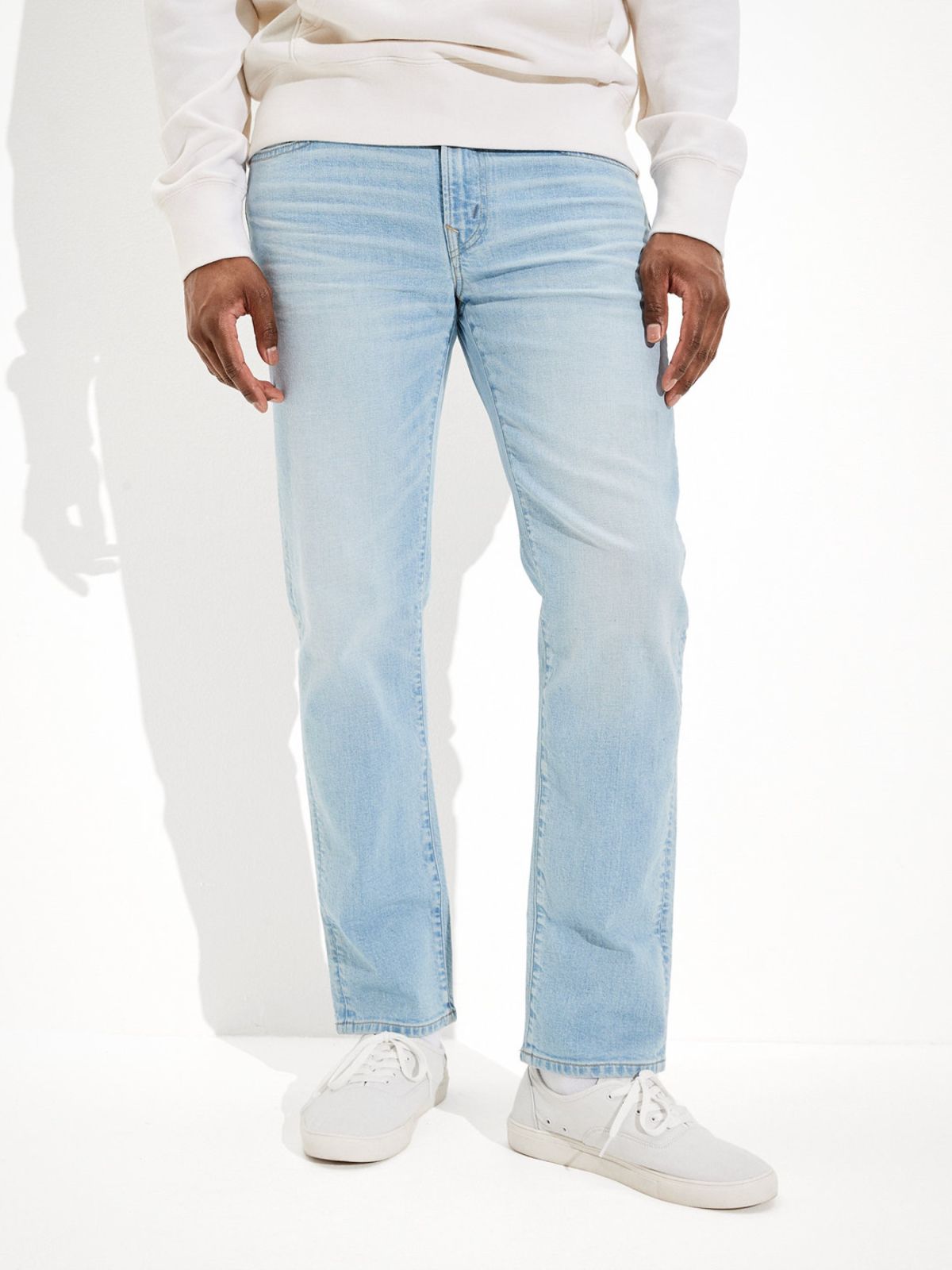  מכנסי ג'ינס בגזרת Slim ישרה של AMERICAN EAGLE
