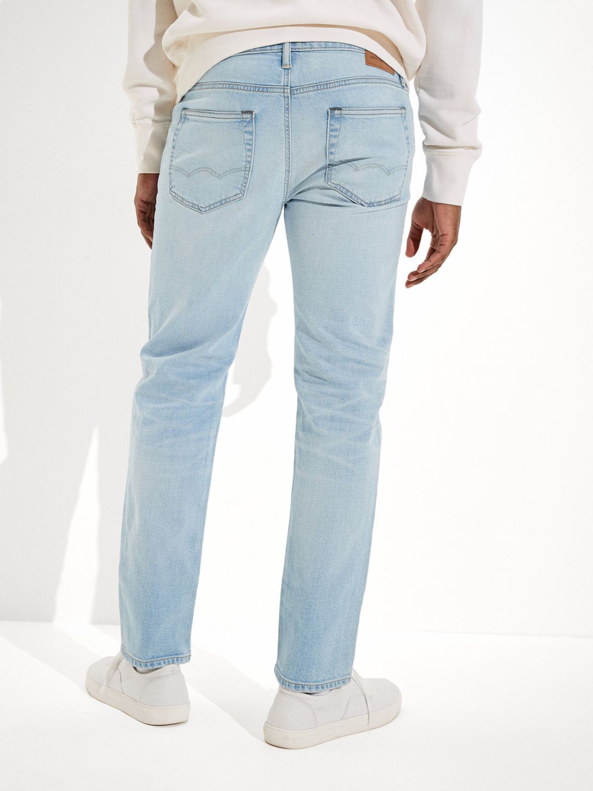  מכנסי ג'ינס בגזרת Slim ישרה של AMERICAN EAGLE