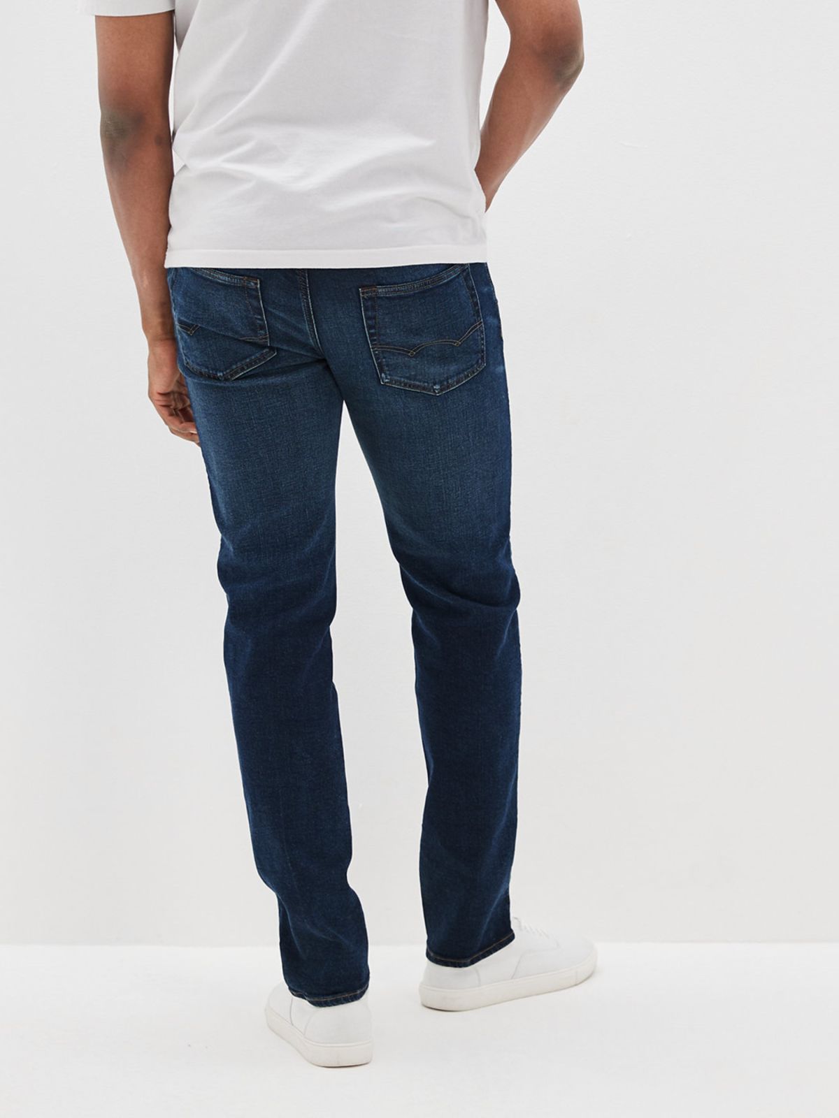  ג'ינס בגזרת Slim ישרה של AMERICAN EAGLE