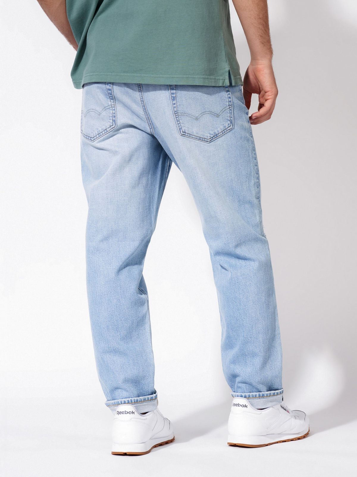 ג'ינס בגזרה רחבה עם קרעים Light wash של AMERICAN EAGLE