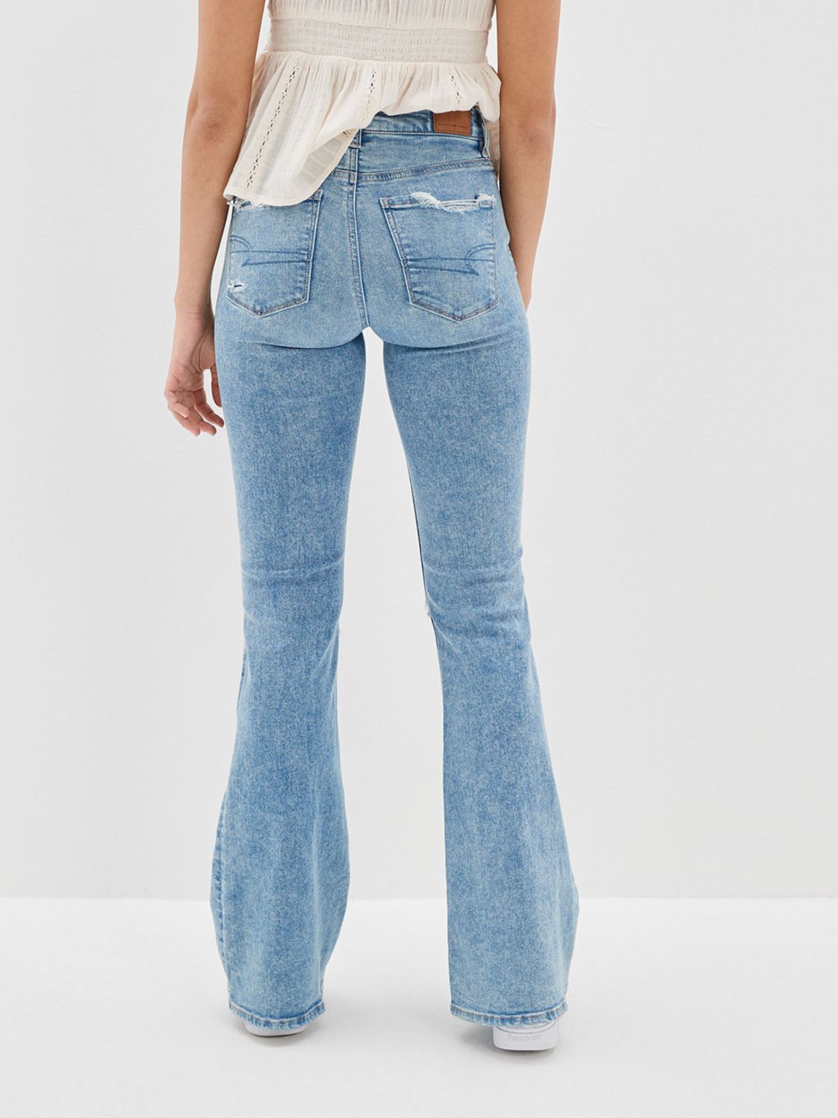  ג'ינס בגזרה מתרחבת עם קרעים Super hi-rise של AMERICAN EAGLE