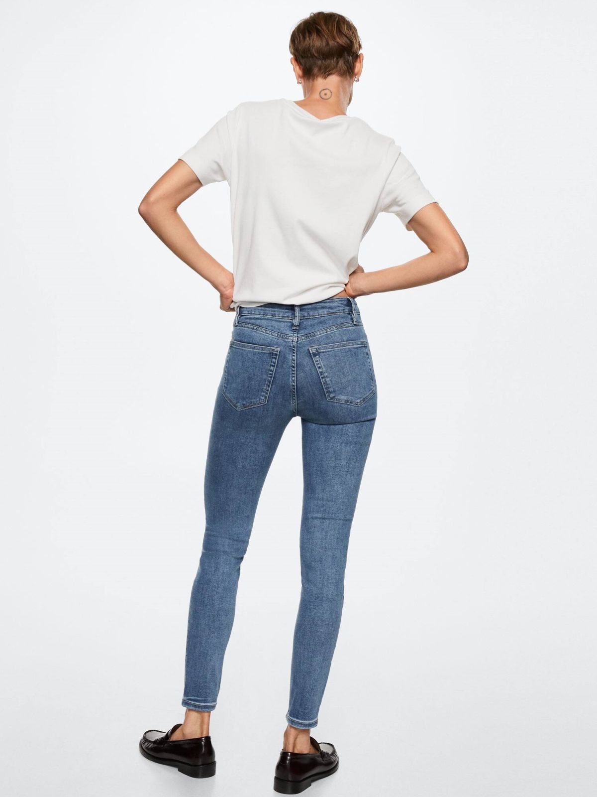  ג'ינס ארוך בגזרת סקיני Anne של MANGO