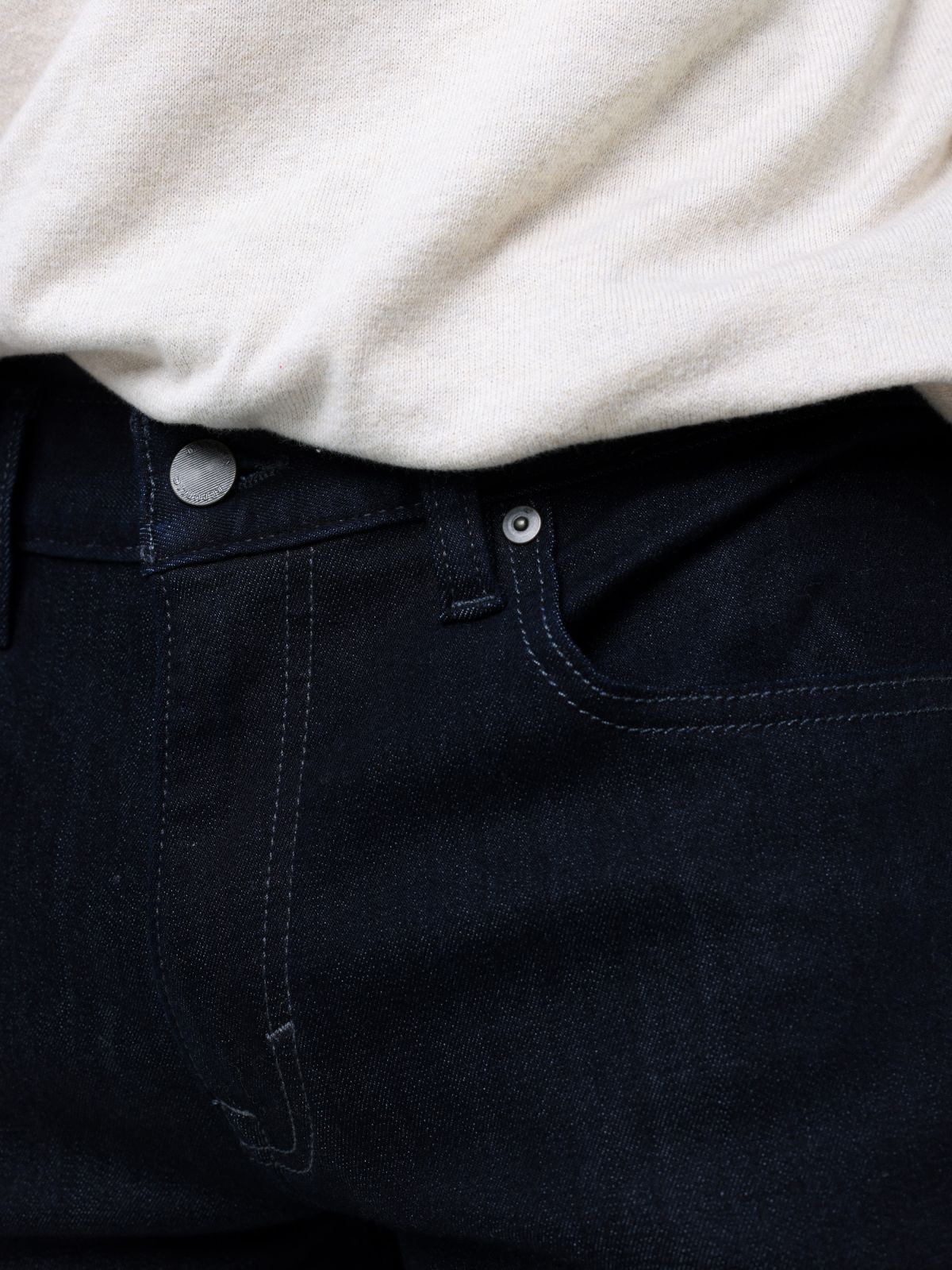  ג'ינס סלים בשטיפה כהה של BANANA REPUBLIC