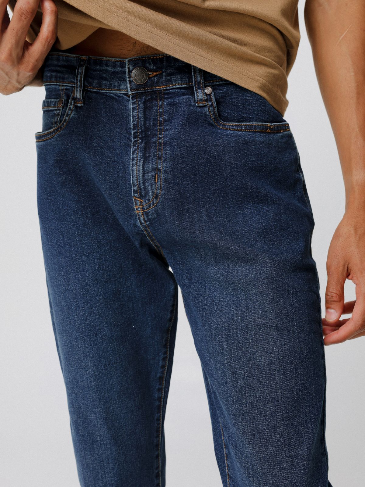  ג'ינס בגזרת Slim של FOX