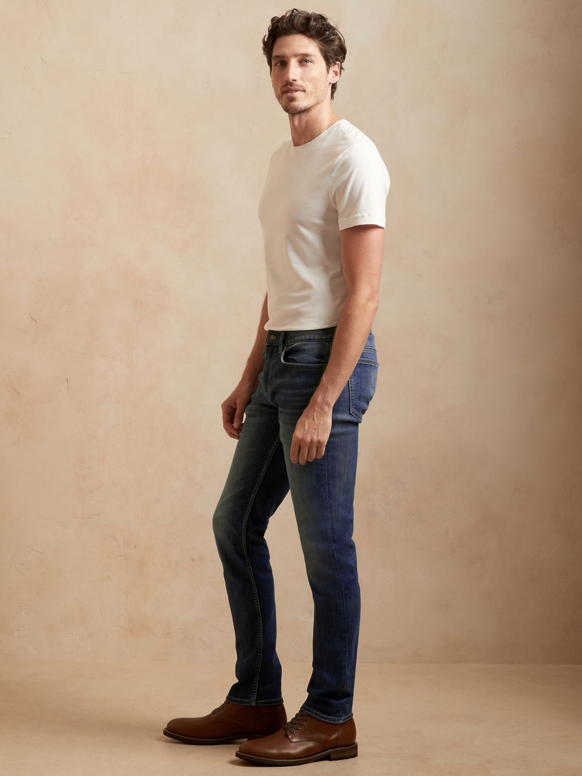  ג'ינס בגזרת Slim ישרה של BANANA REPUBLIC