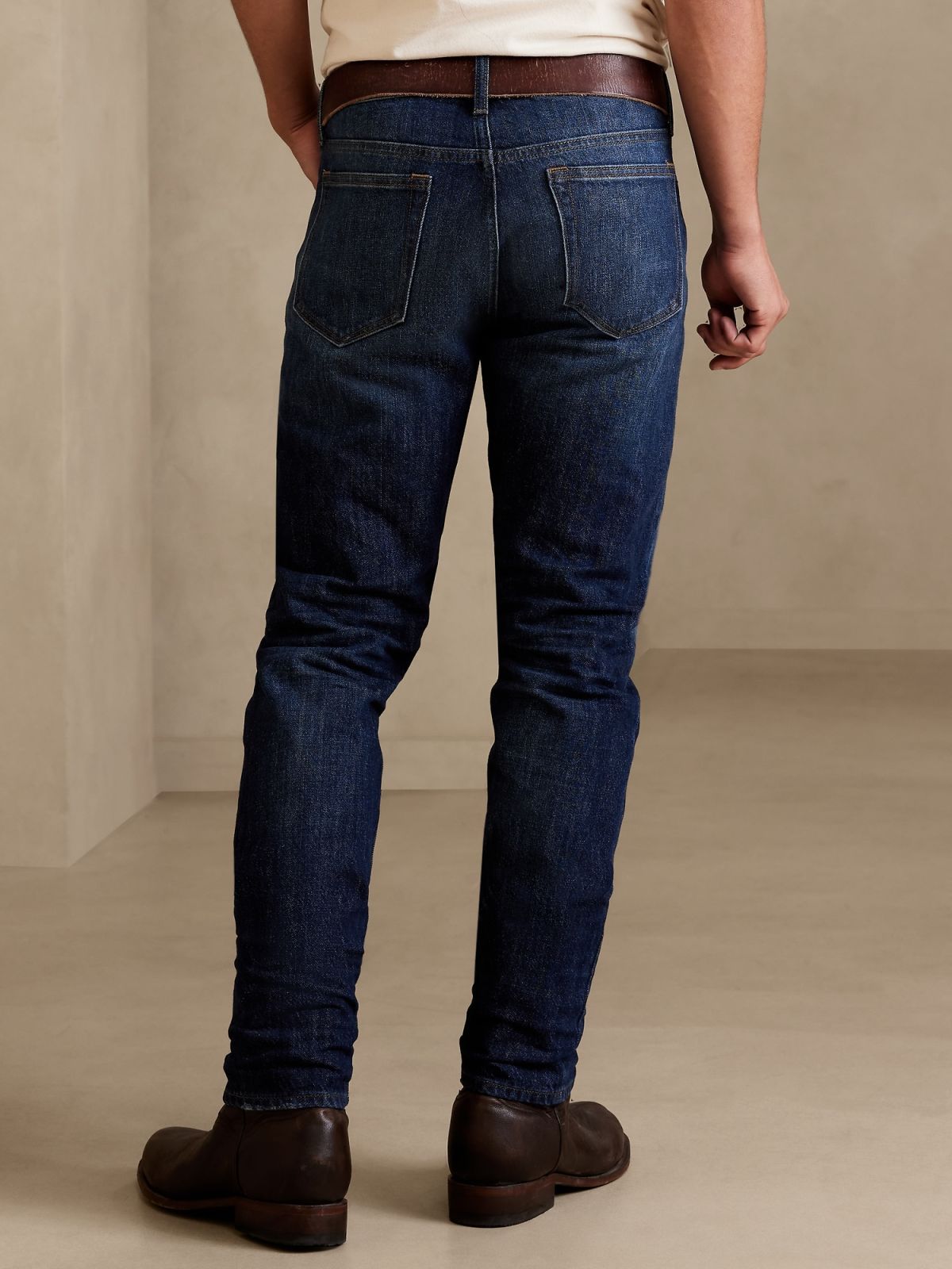  ג'ינס בגזרה ישרה של BANANA REPUBLIC