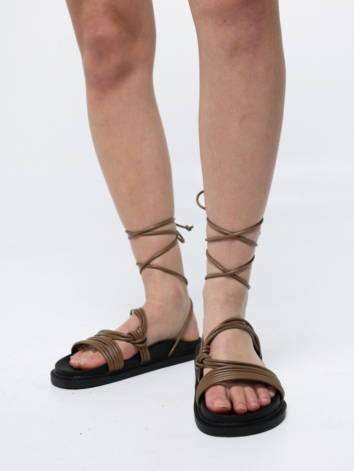  סנדלים עם רצועות קשירה / נשים של TERMINAL X